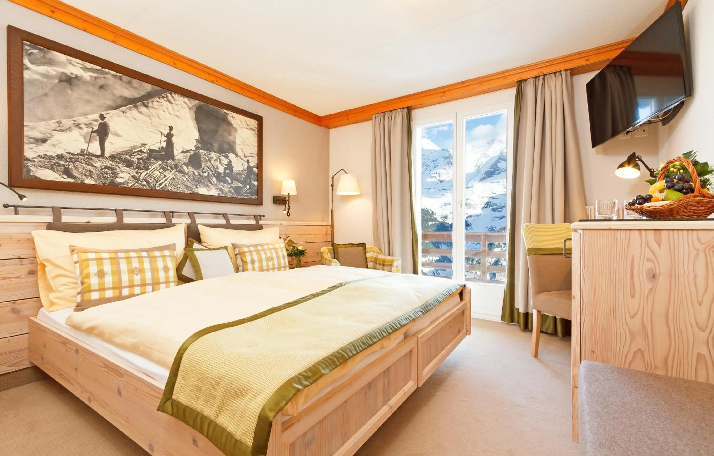 Day, Bed in Eiger Mürren Swiss Quality Hotel