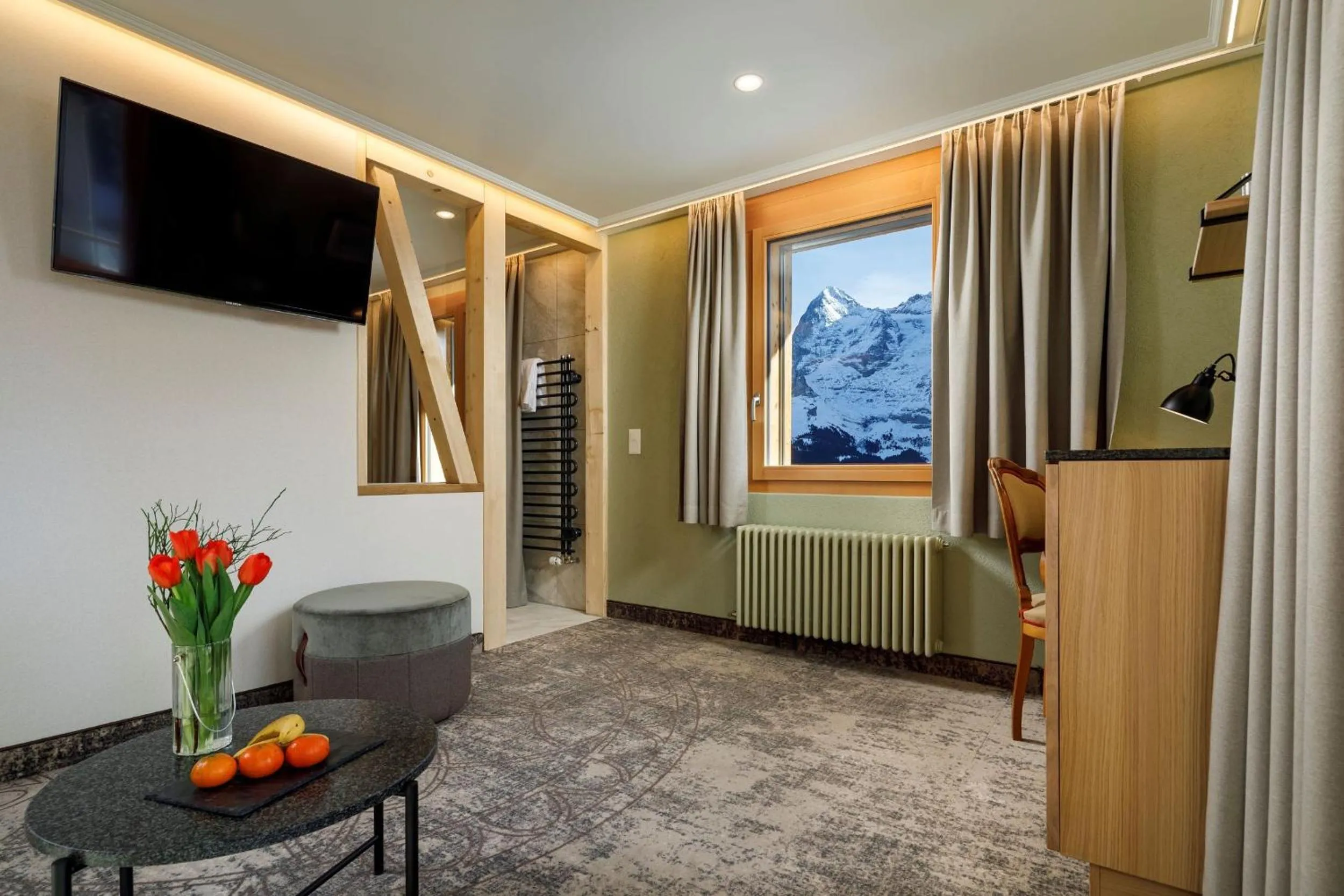 Living room, Bed in Eiger Mürren Swiss Quality Hotel