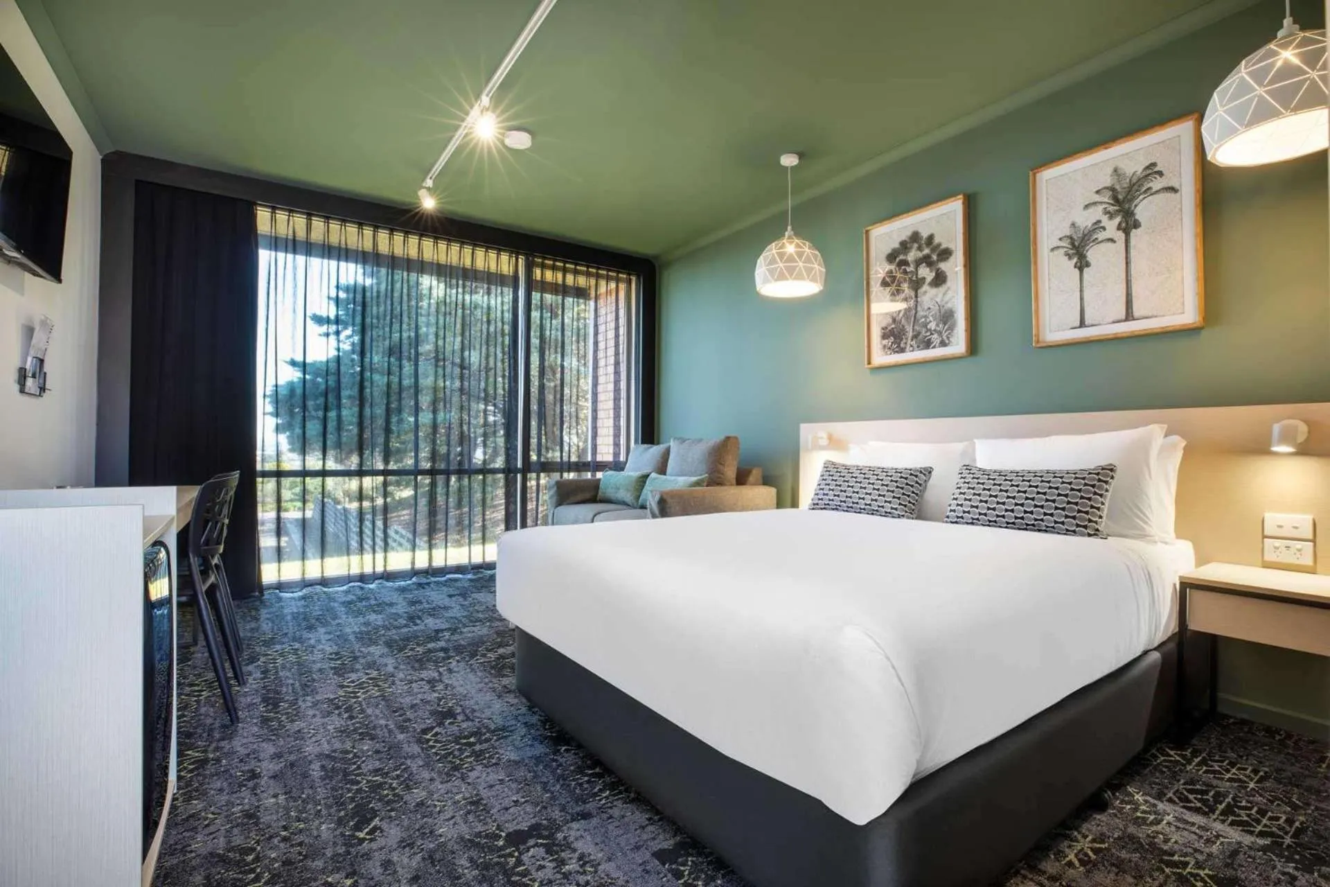 Bedroom, Bed in Nightcap at Morwell Hotel