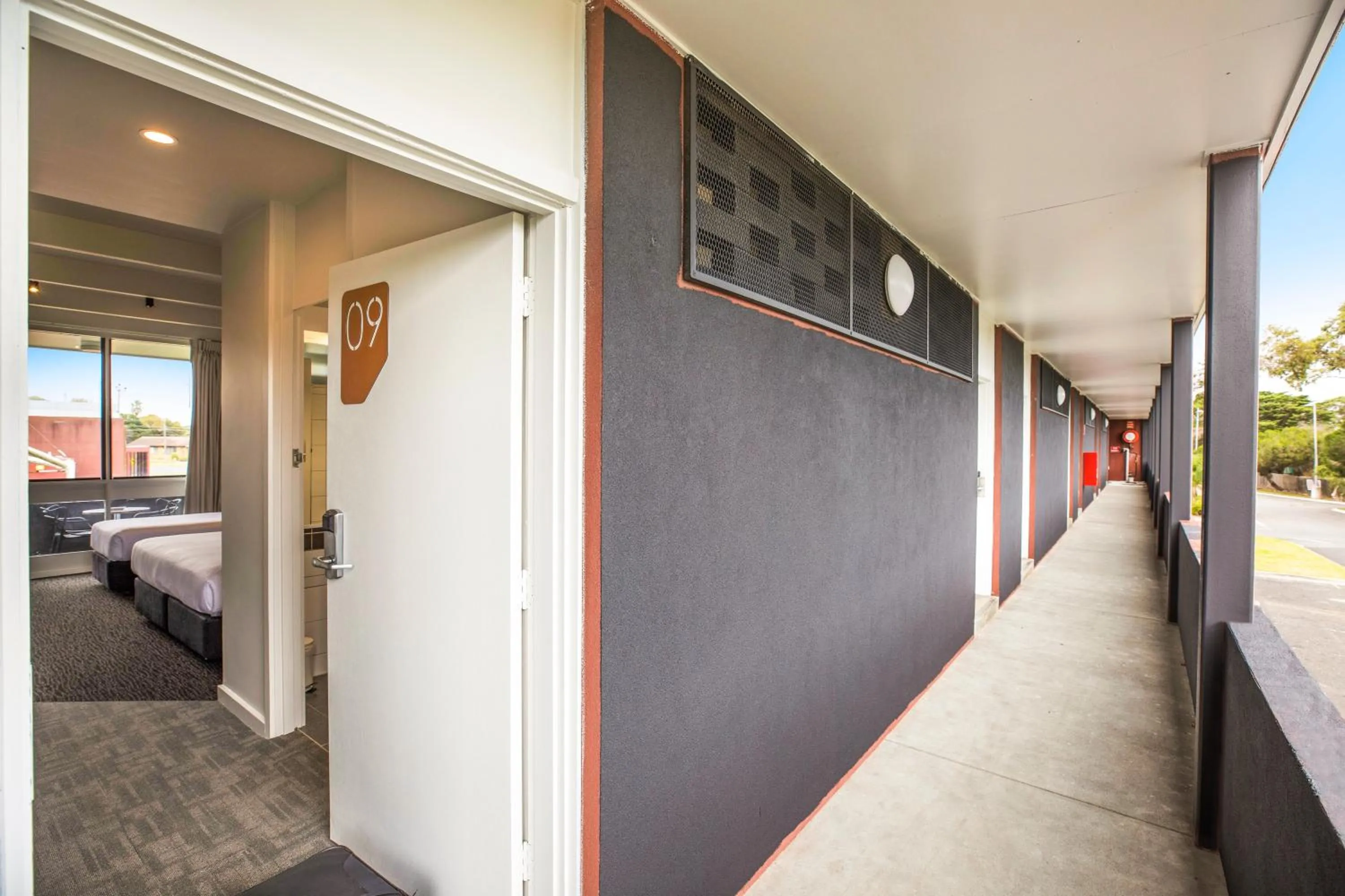 Balcony/Terrace, Bed in Nightcap at Seaford Hotel