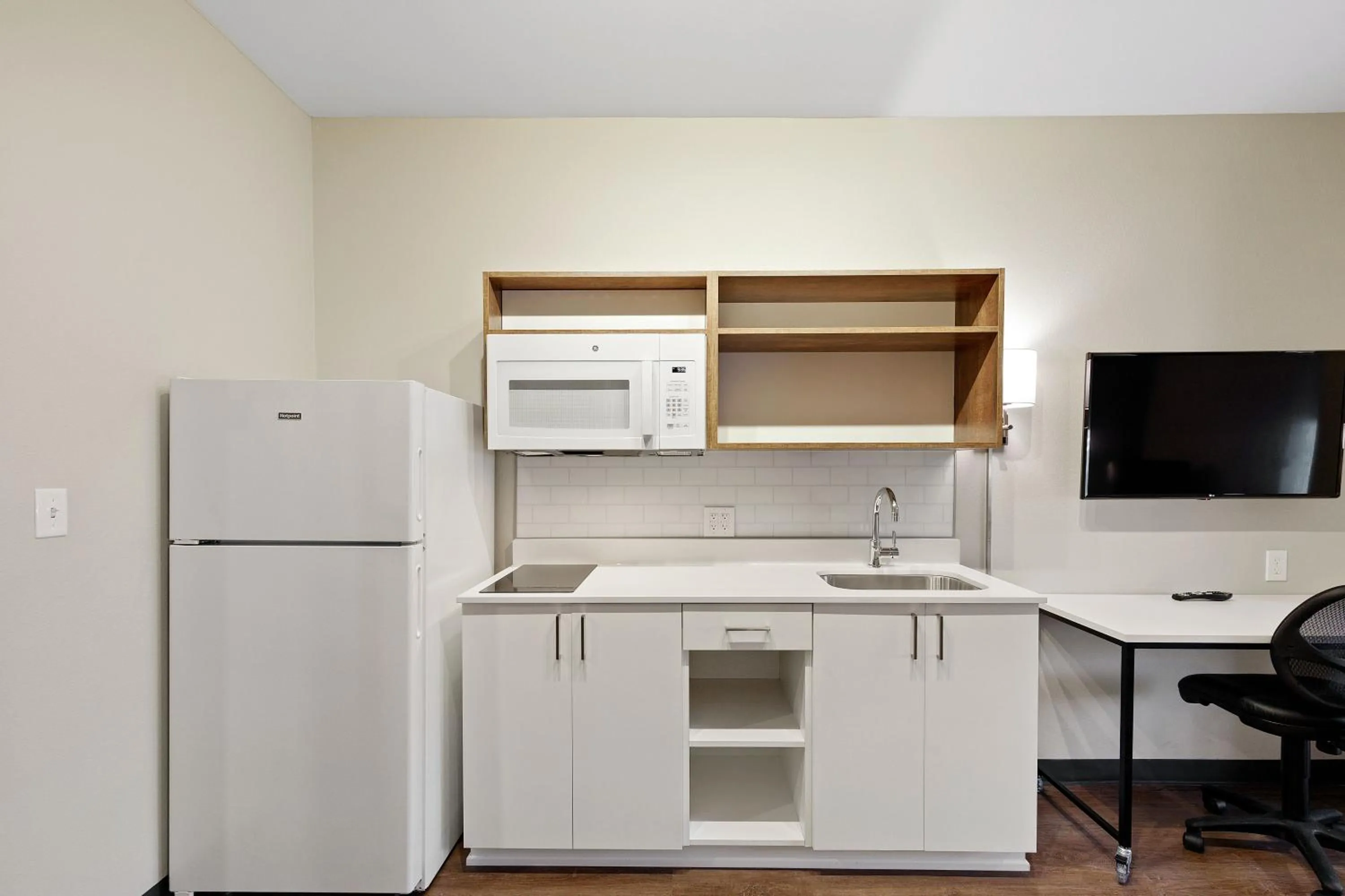 Kitchen or kitchenette in Extended Stay America Premier Suites - Tampa - Fairgrounds - Casino