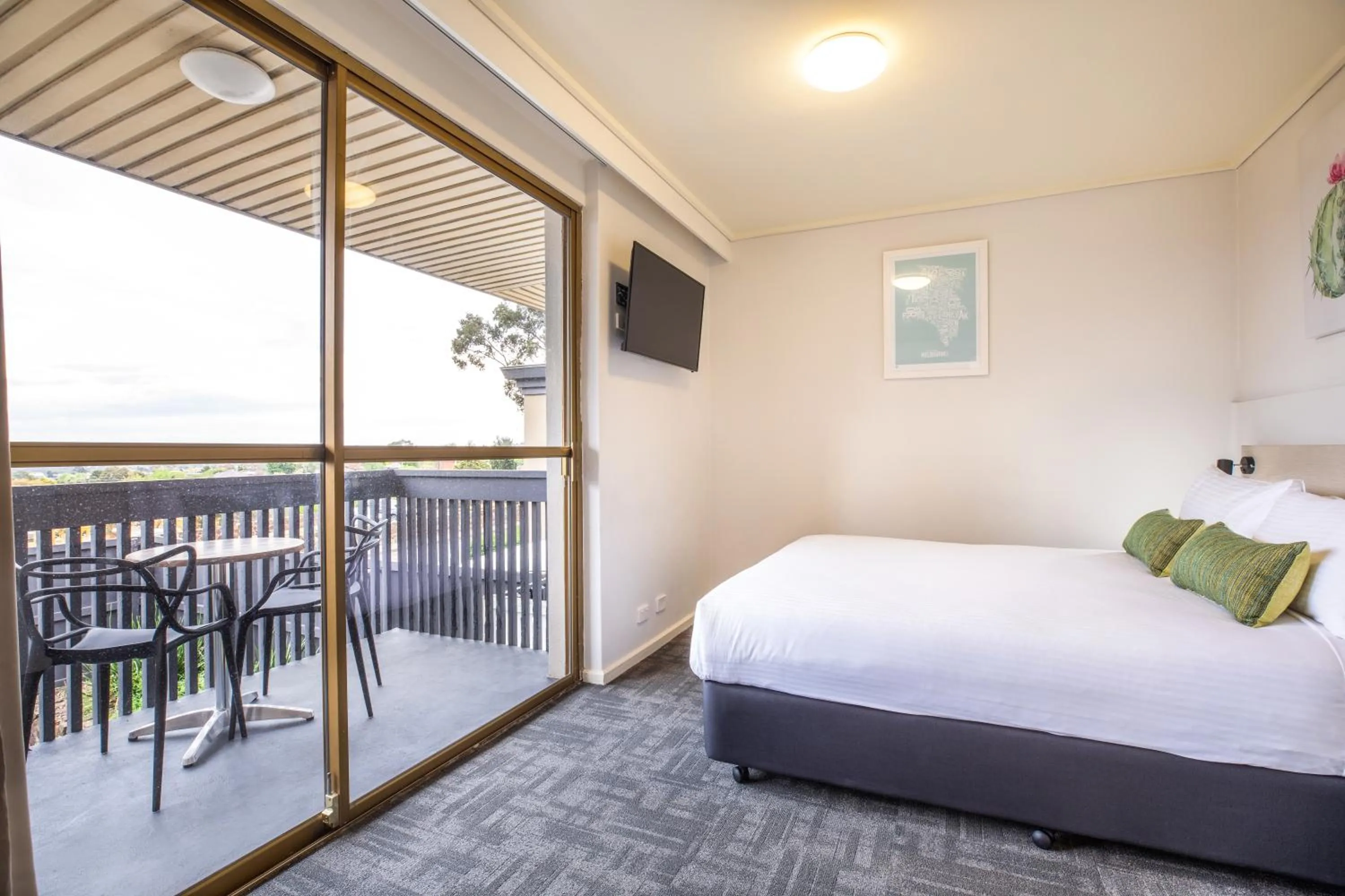 Bedroom, Bed in Nightcap at Shoppingtown Hotel