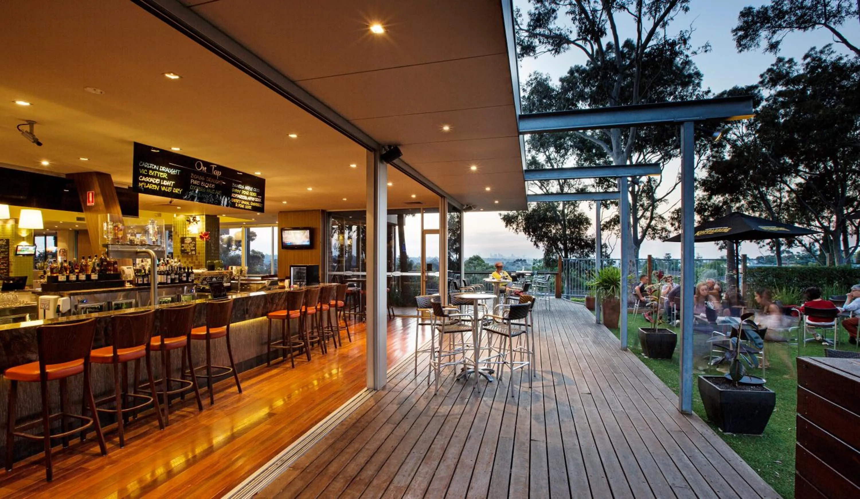 Lounge or bar in Nightcap at Shoppingtown Hotel