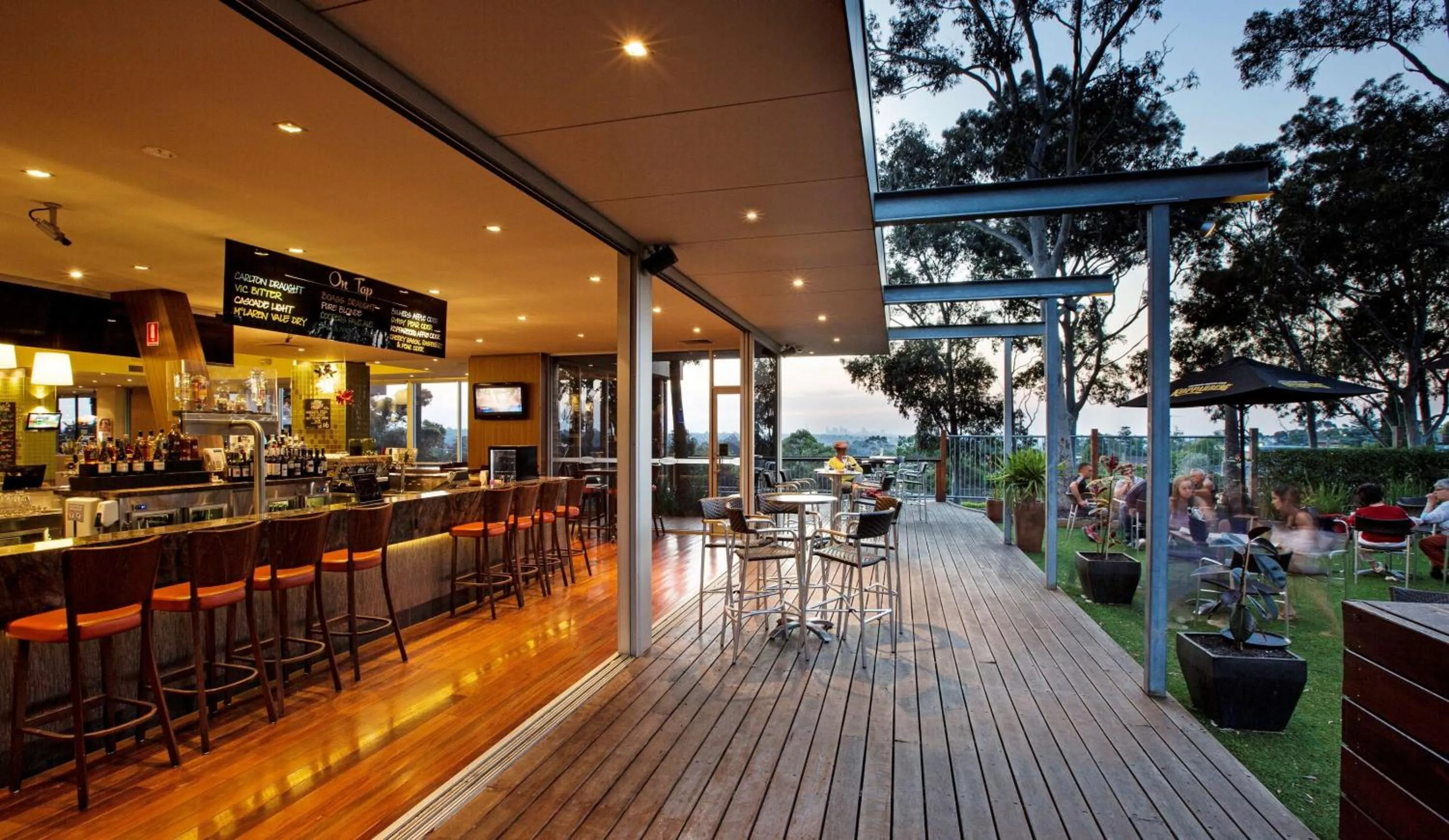 Lounge or bar in Nightcap at Shoppingtown Hotel