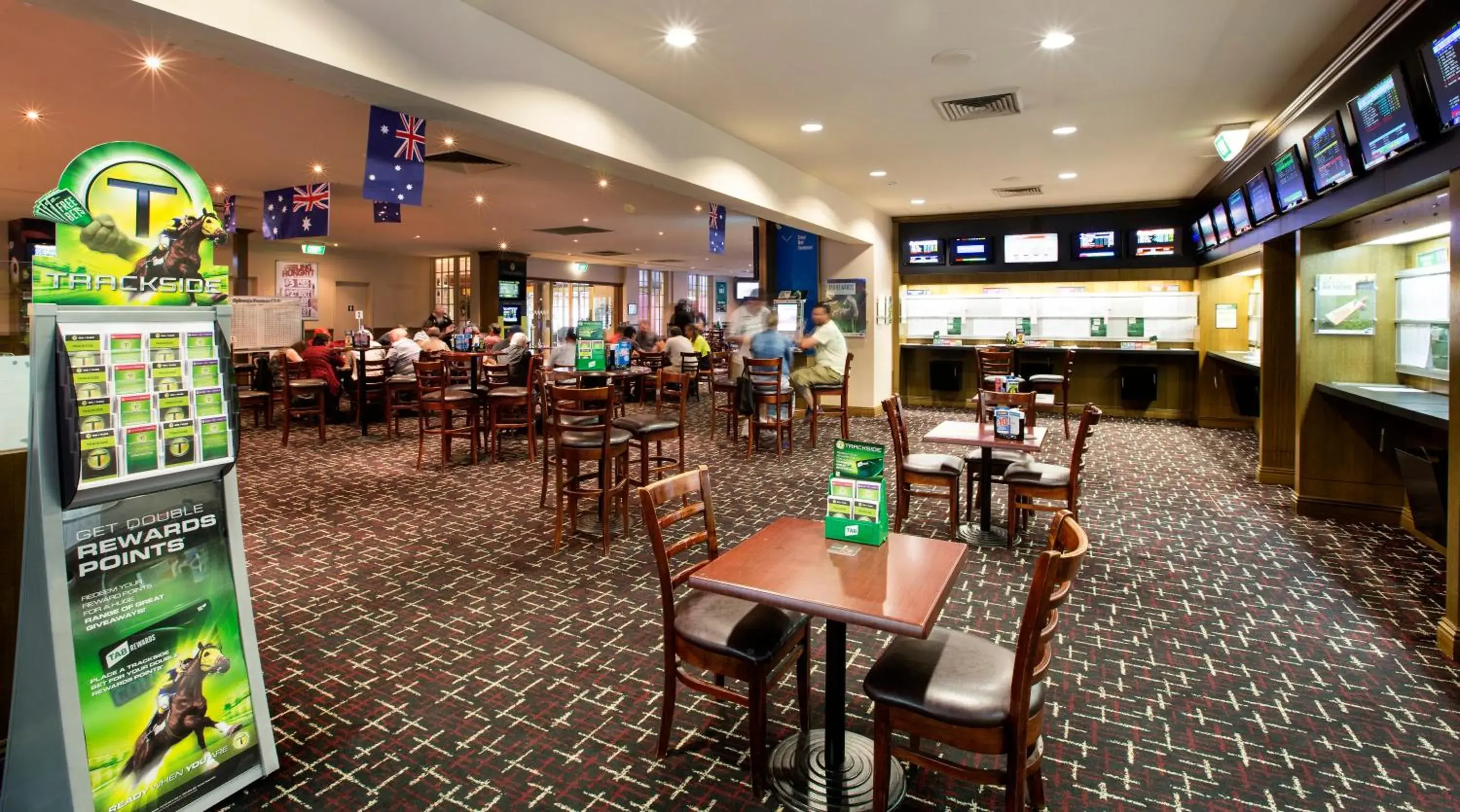 Lounge or bar in Nightcap at Sylvania Hotel Lounge or bar in Nightcap at Sylvania Hotel