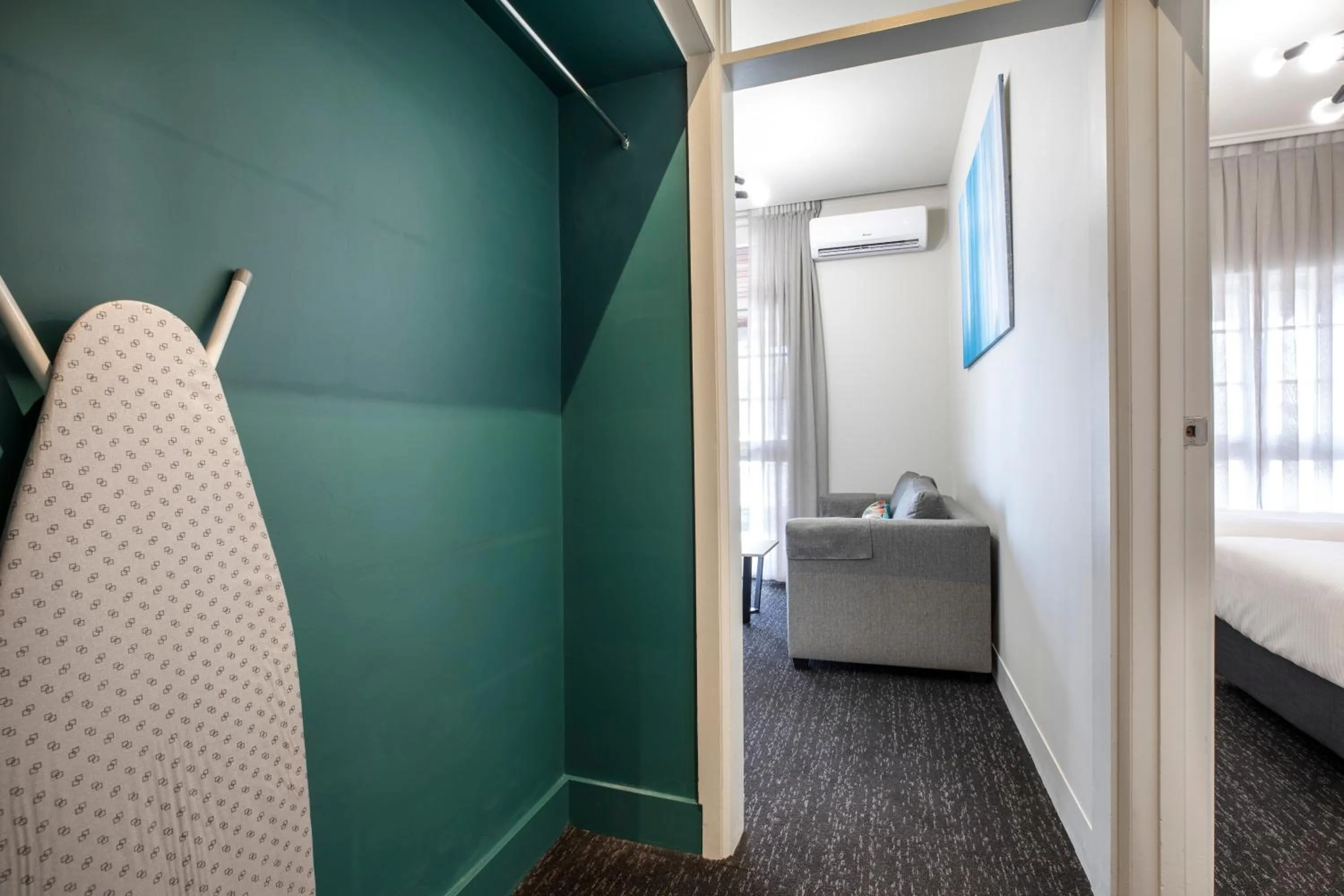 Photo of the whole room, Bed in Nightcap at Sylvania Hotel