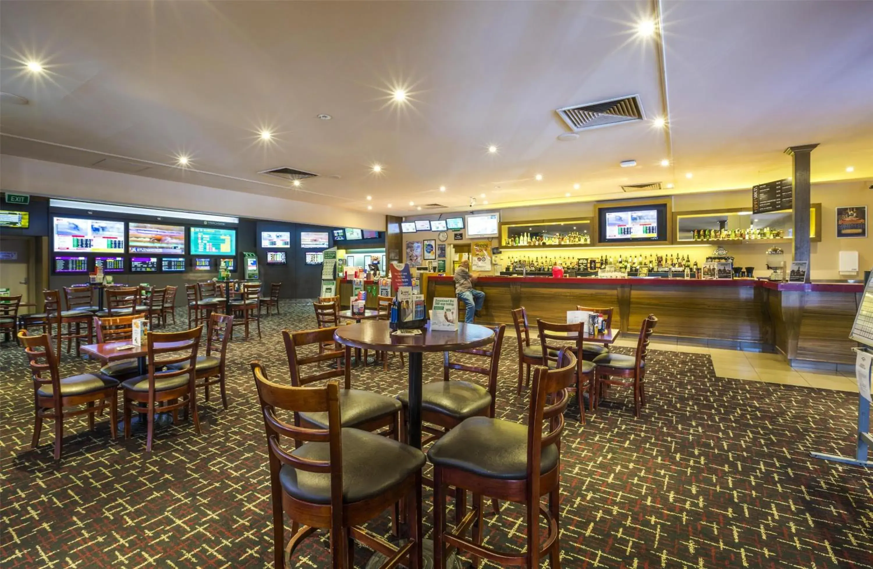 Lounge or bar in Nightcap at Sylvania Hotel Lounge or bar in Nightcap at Sylvania Hotel