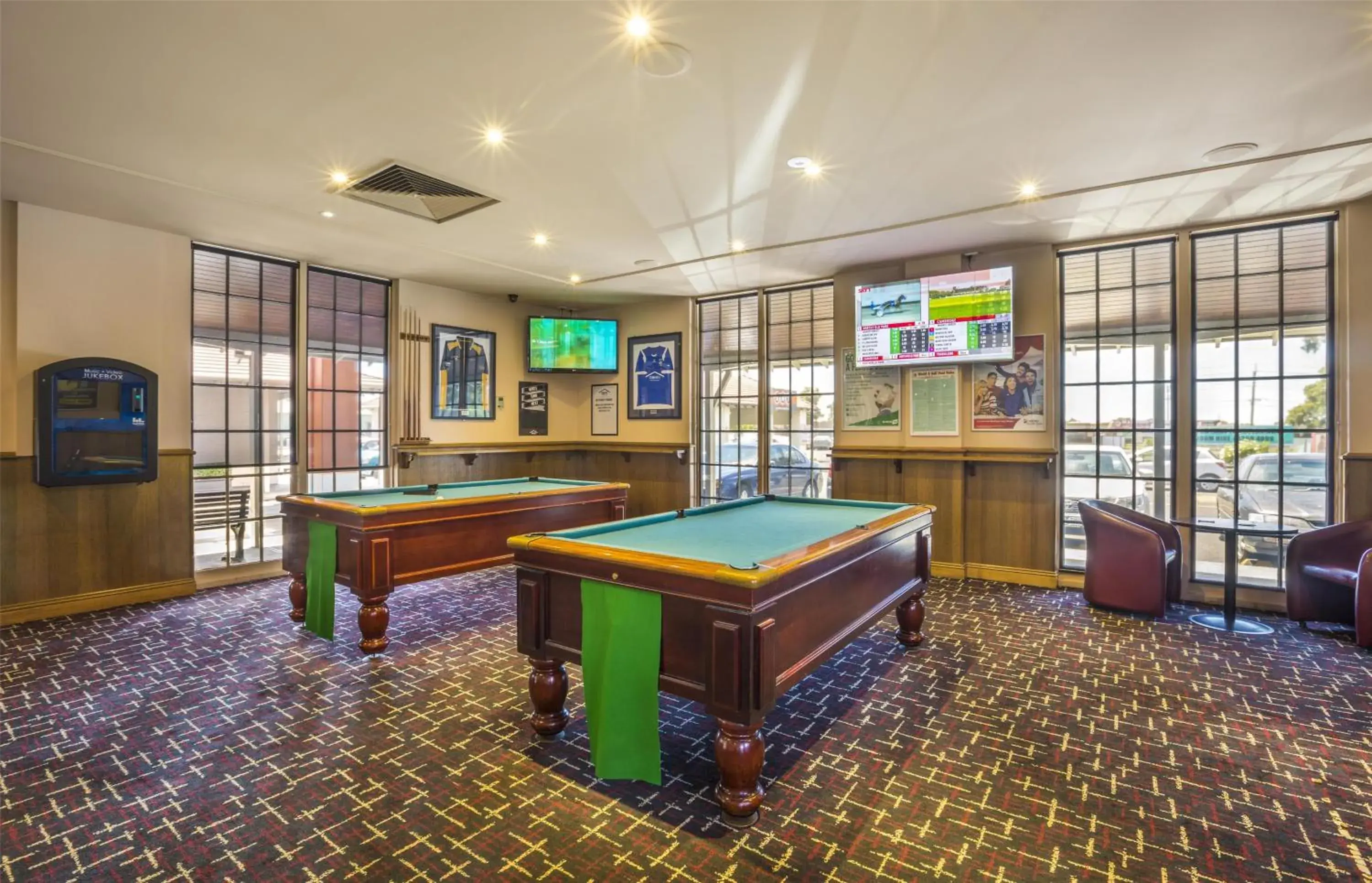 Lounge or bar in Nightcap at Sylvania Hotel Lounge or bar in Nightcap at Sylvania Hotel