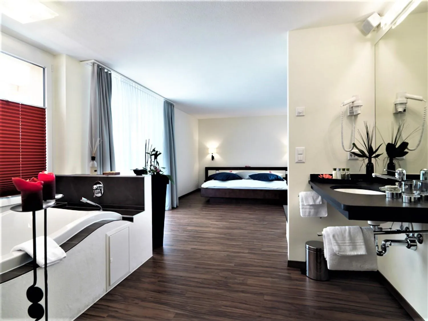 Photo of the whole room, Bed in Wellnesshotel Schweizerhof