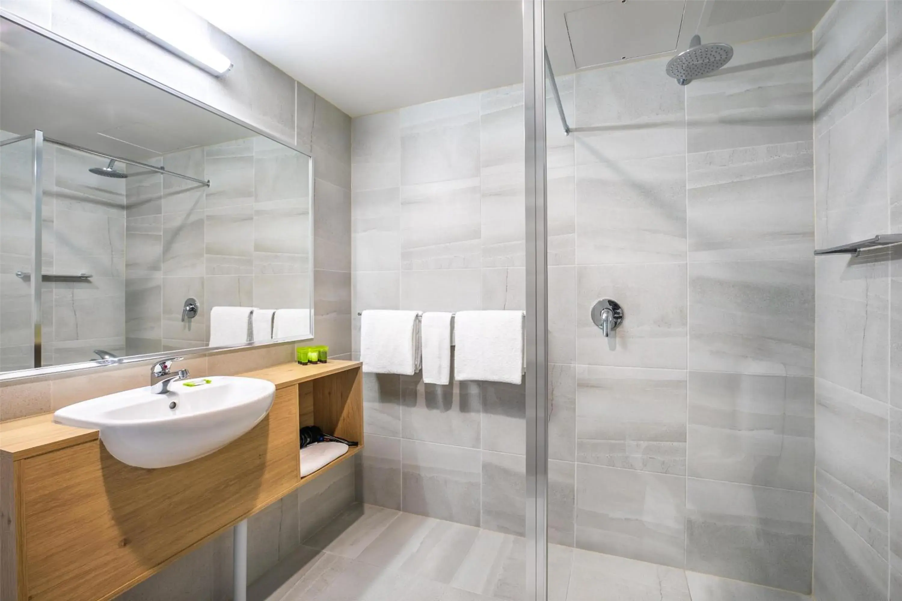 Queen Studio in Nightcap at York on Lilydale Queen Studio in Nightcap at York on Lilydale