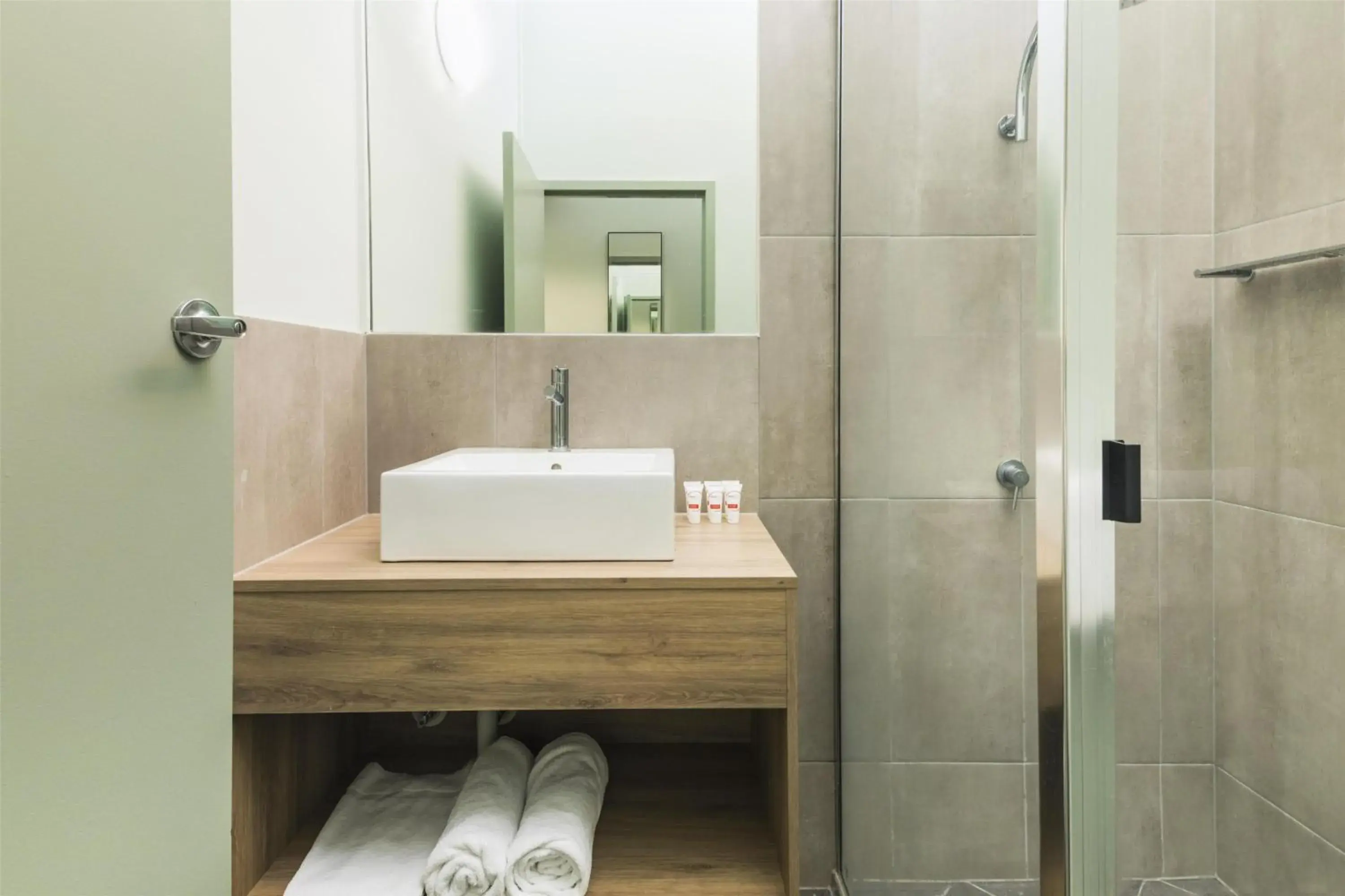 Nightcap at Atherton Hotel Nightcap at Atherton Hotel