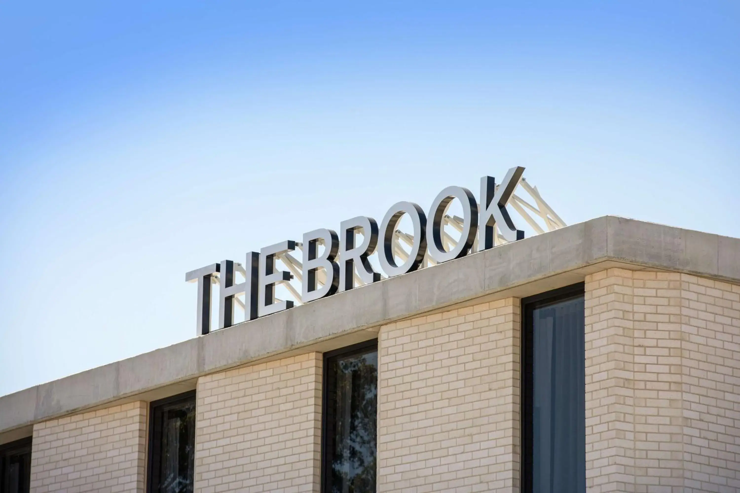 Property building in Nightelier Mitchelton The Brook Property building in Nightelier Mitchelton The Brook