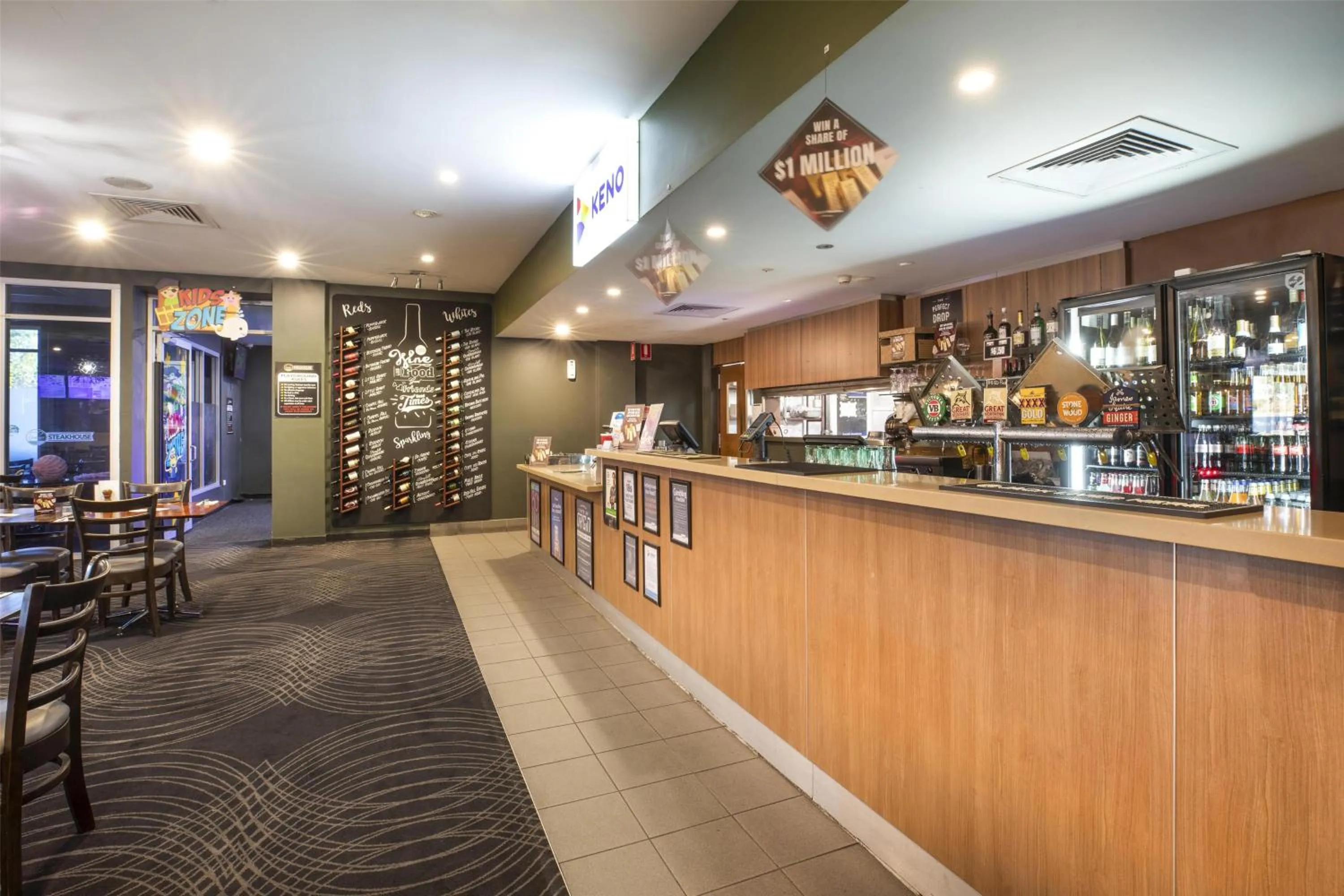 Lounge or bar in Nightcap at Dalrymple Hotel