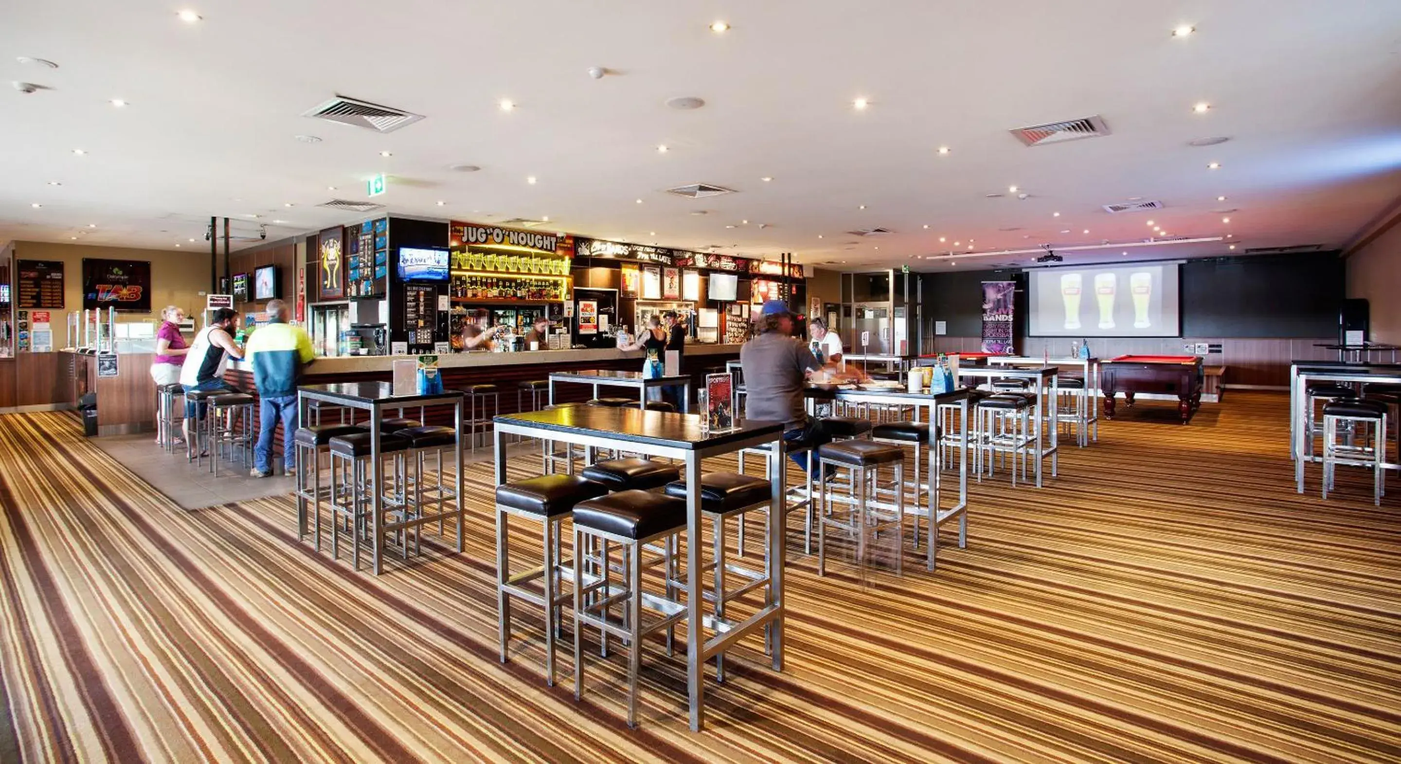 Lounge or bar in Nightcap at Dalrymple Hotel Lounge or bar in Nightcap at Dalrymple Hotel