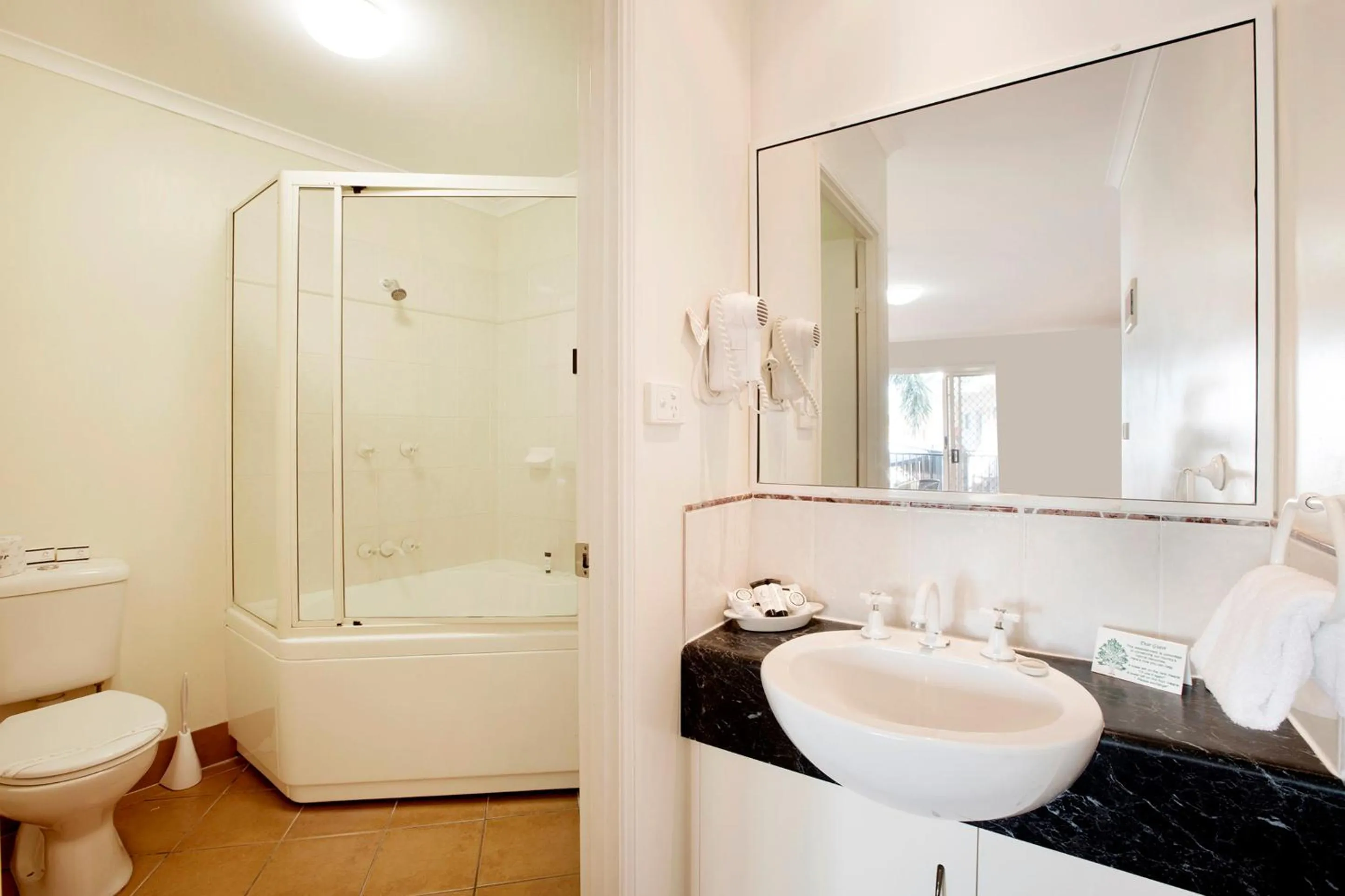 Shower in Glenmore Tavern