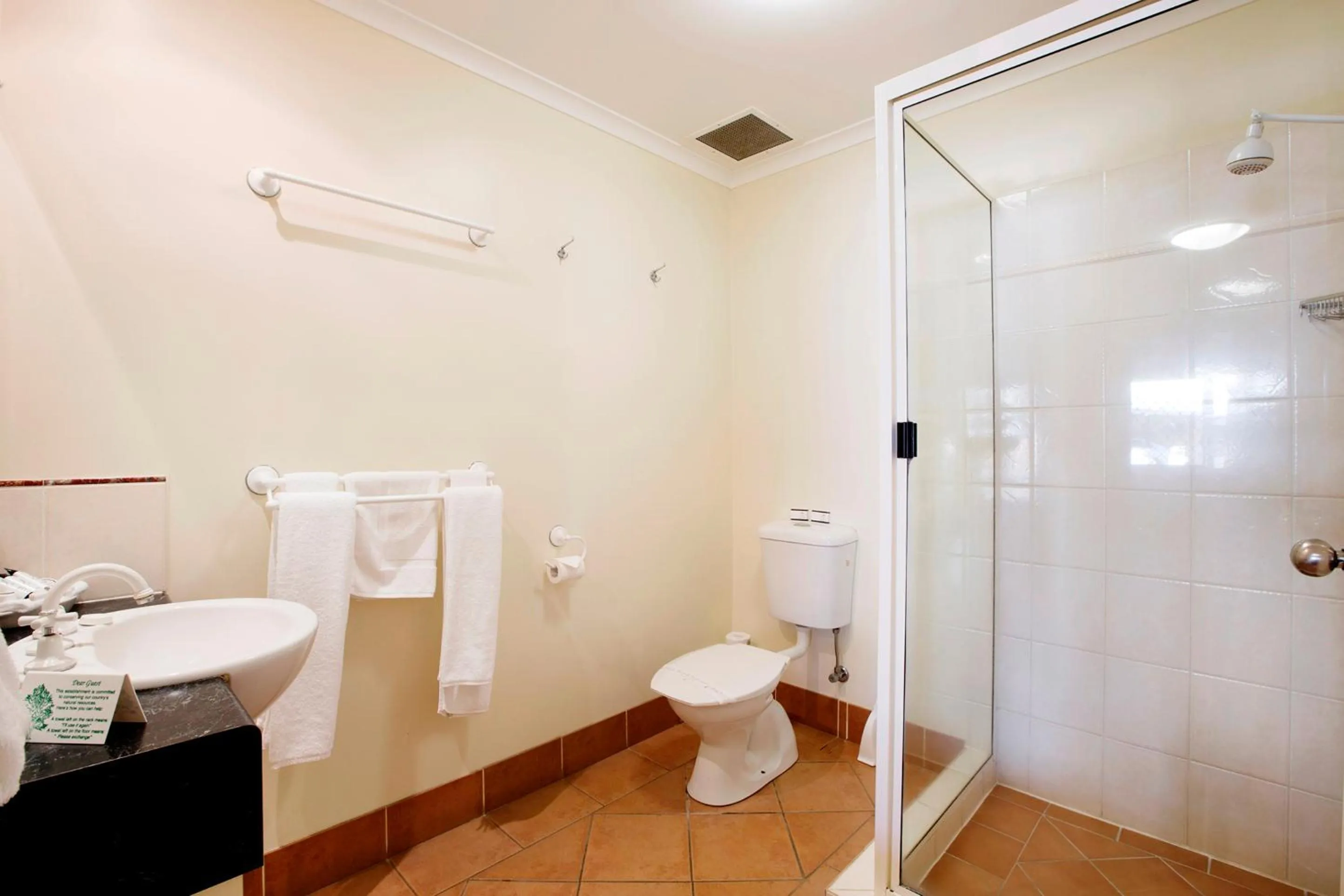 Shower in Glenmore Tavern