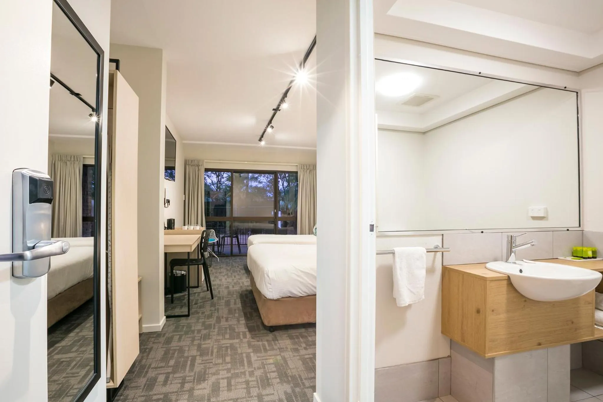 Bathroom, Bed in Nightcap at Kawana Waters Hotel