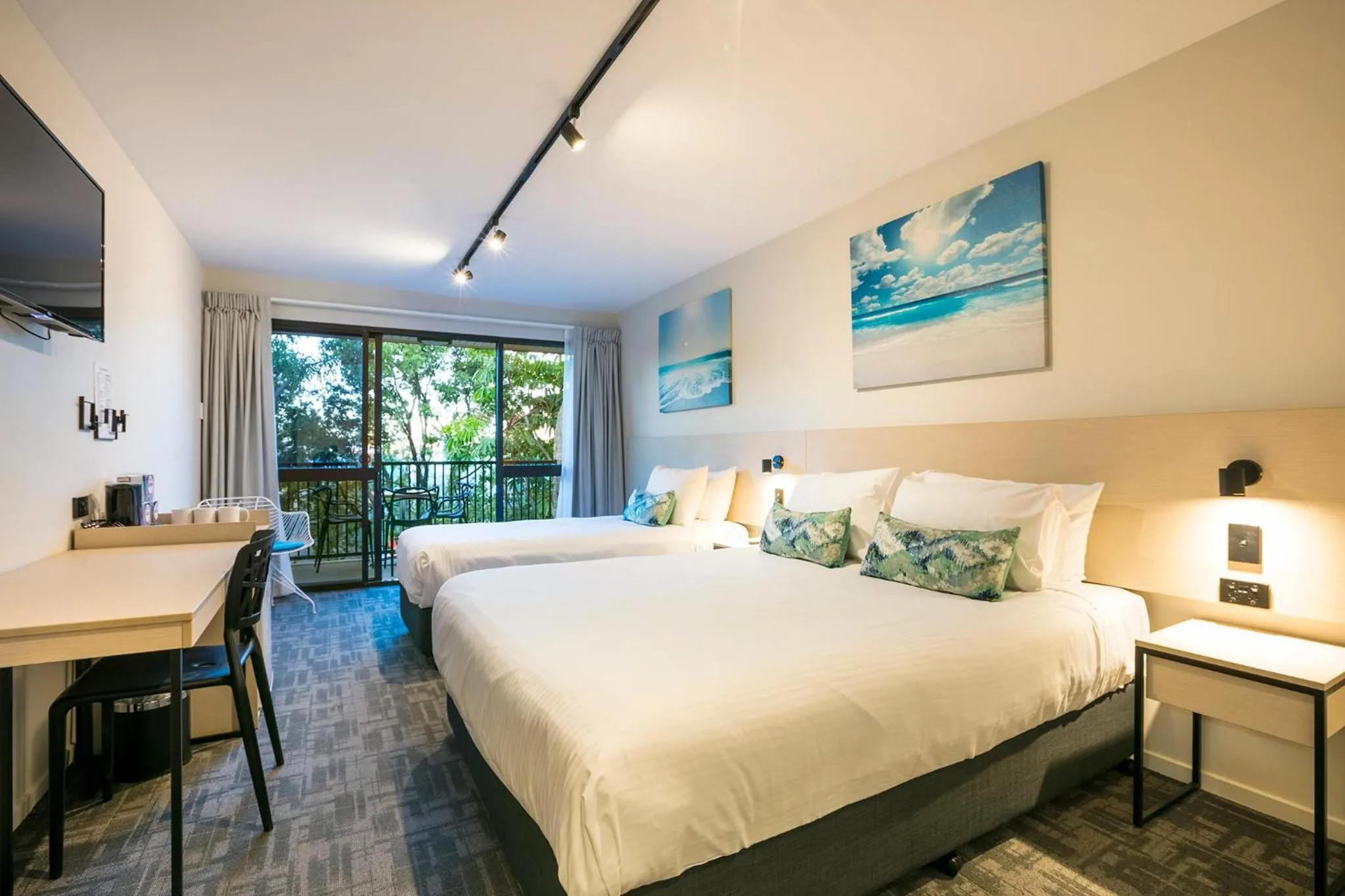 Balcony/Terrace, Bed in Nightcap at Kawana Waters Hotel