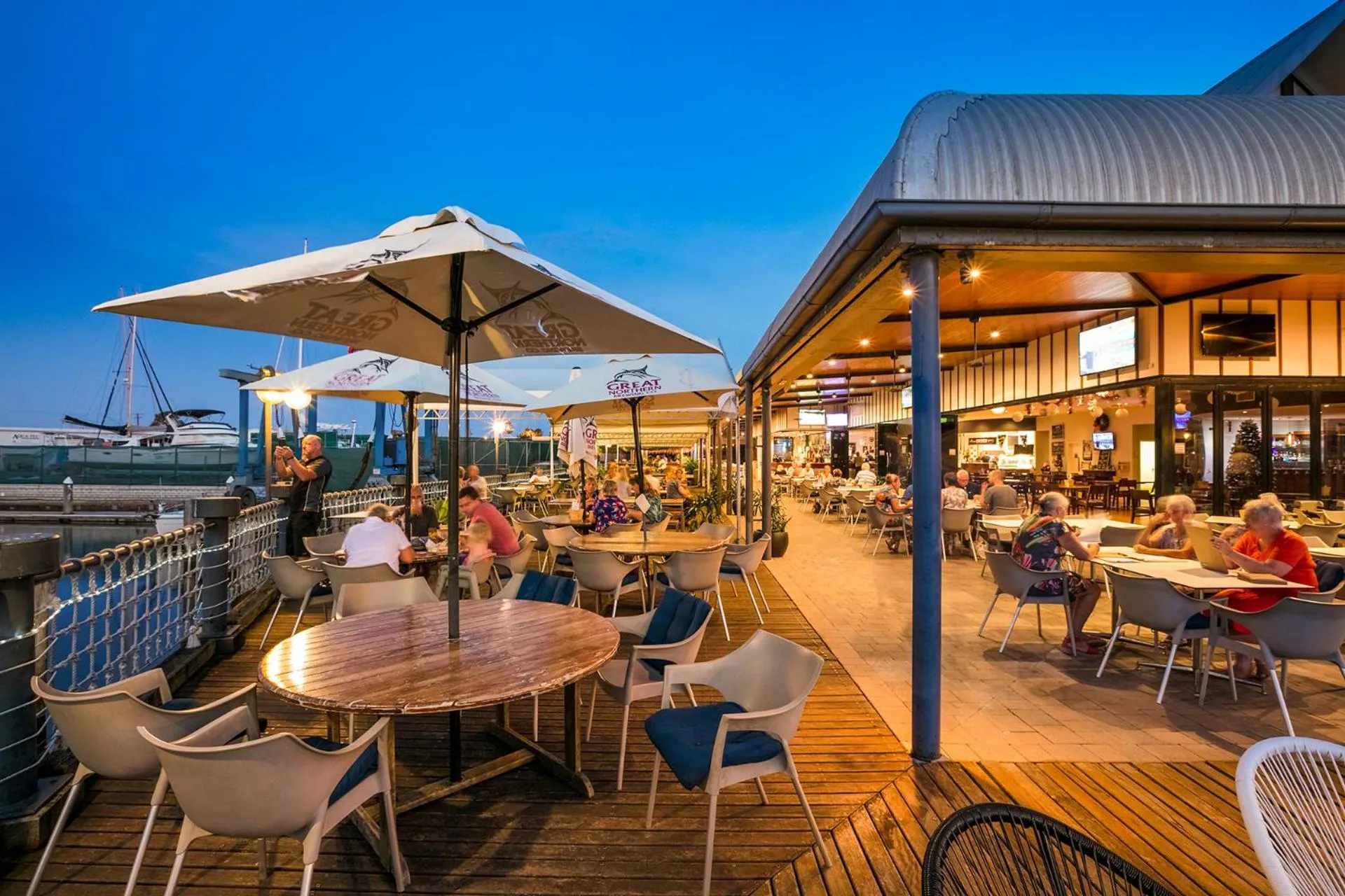 Restaurant/places to eat in Nightcap at Kawana Waters Hotel