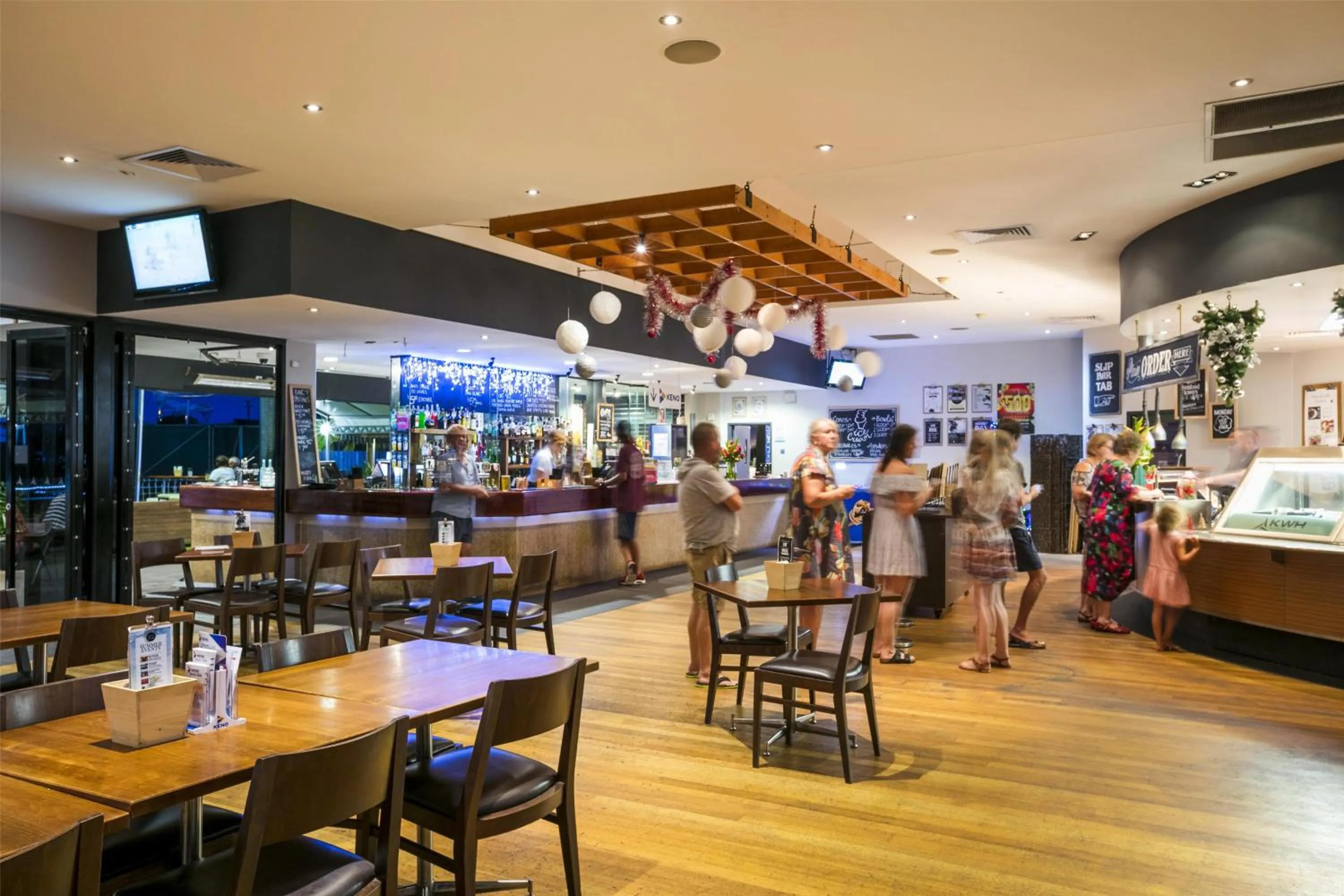 Food and drinks in Nightcap at Kawana Waters Hotel