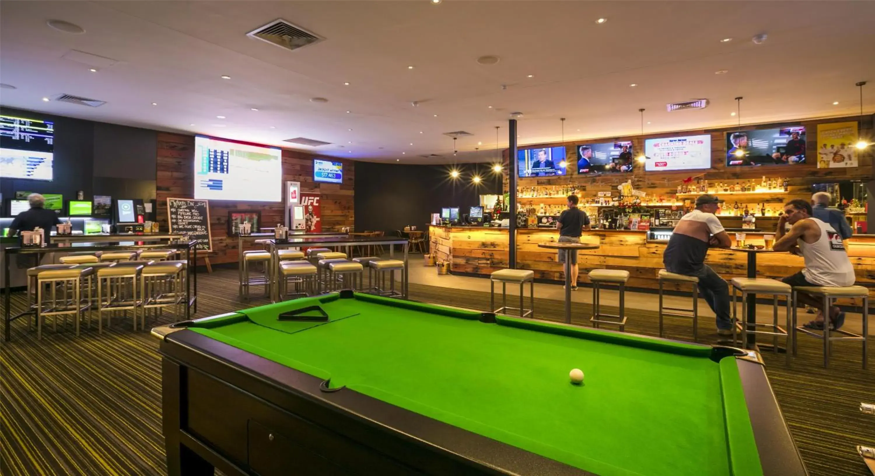 Lounge or bar in Nightcap at Kawana Waters Hotel Lounge or bar in Nightcap at Kawana Waters Hotel