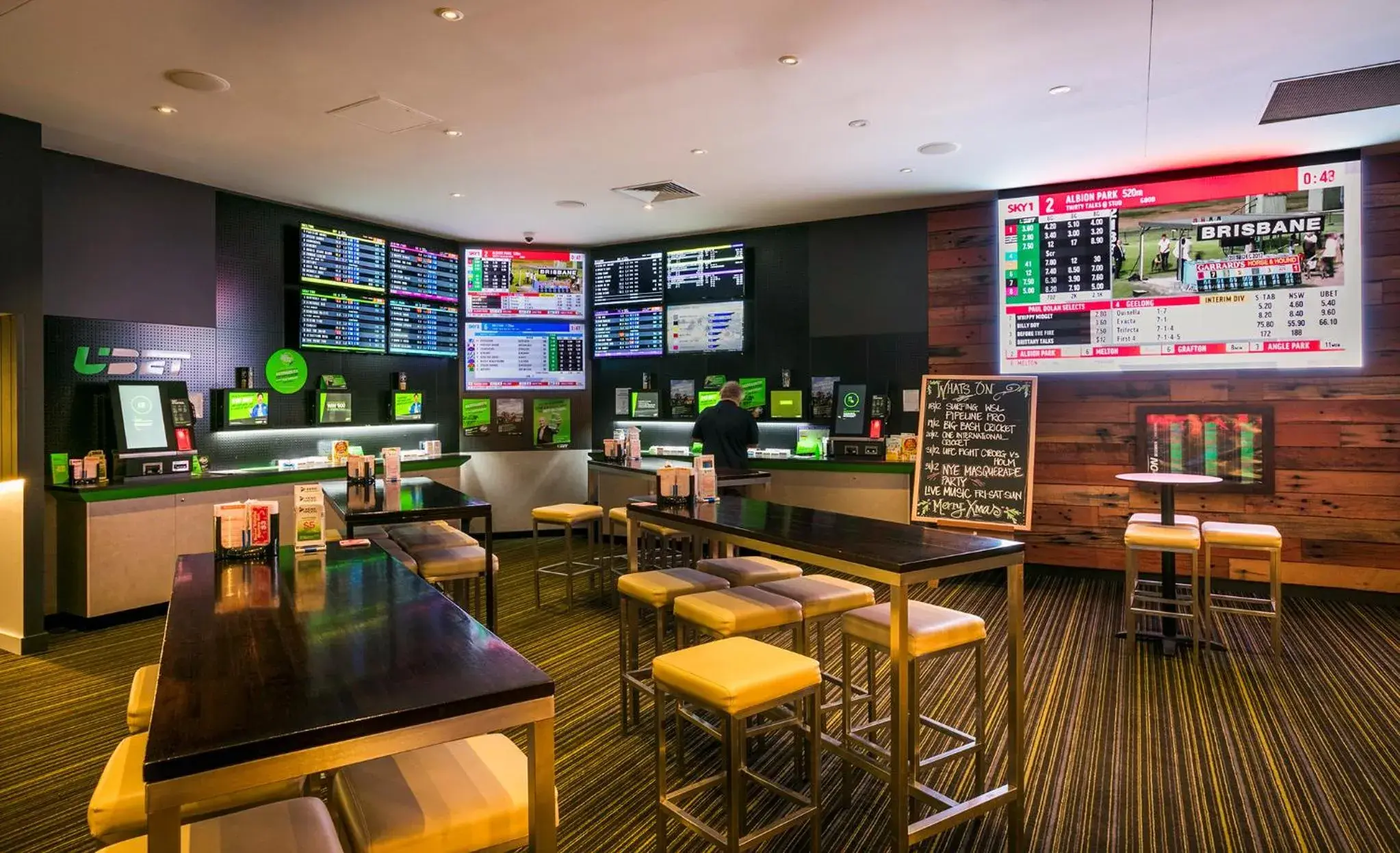 Lounge or bar in Nightcap at Kawana Waters Hotel Lounge or bar in Nightcap at Kawana Waters Hotel