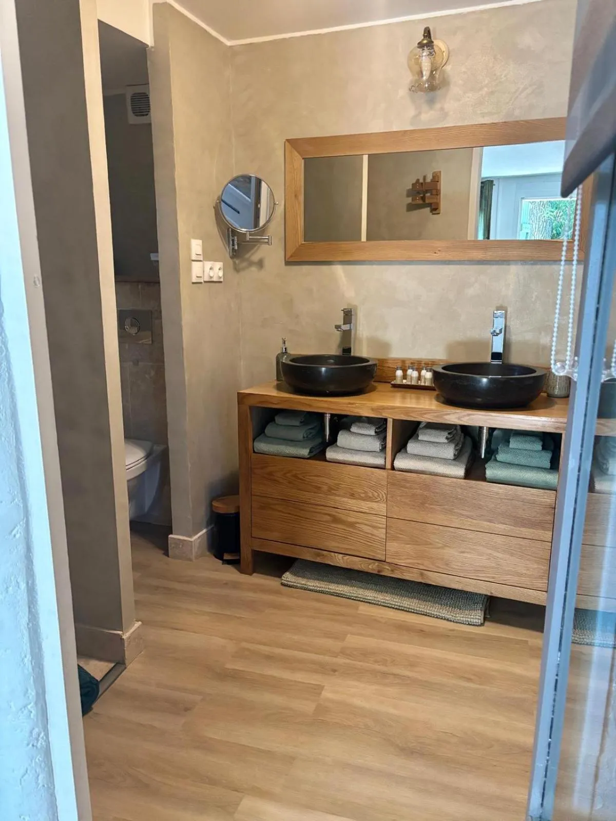 Shower in La Bastide de Canaules