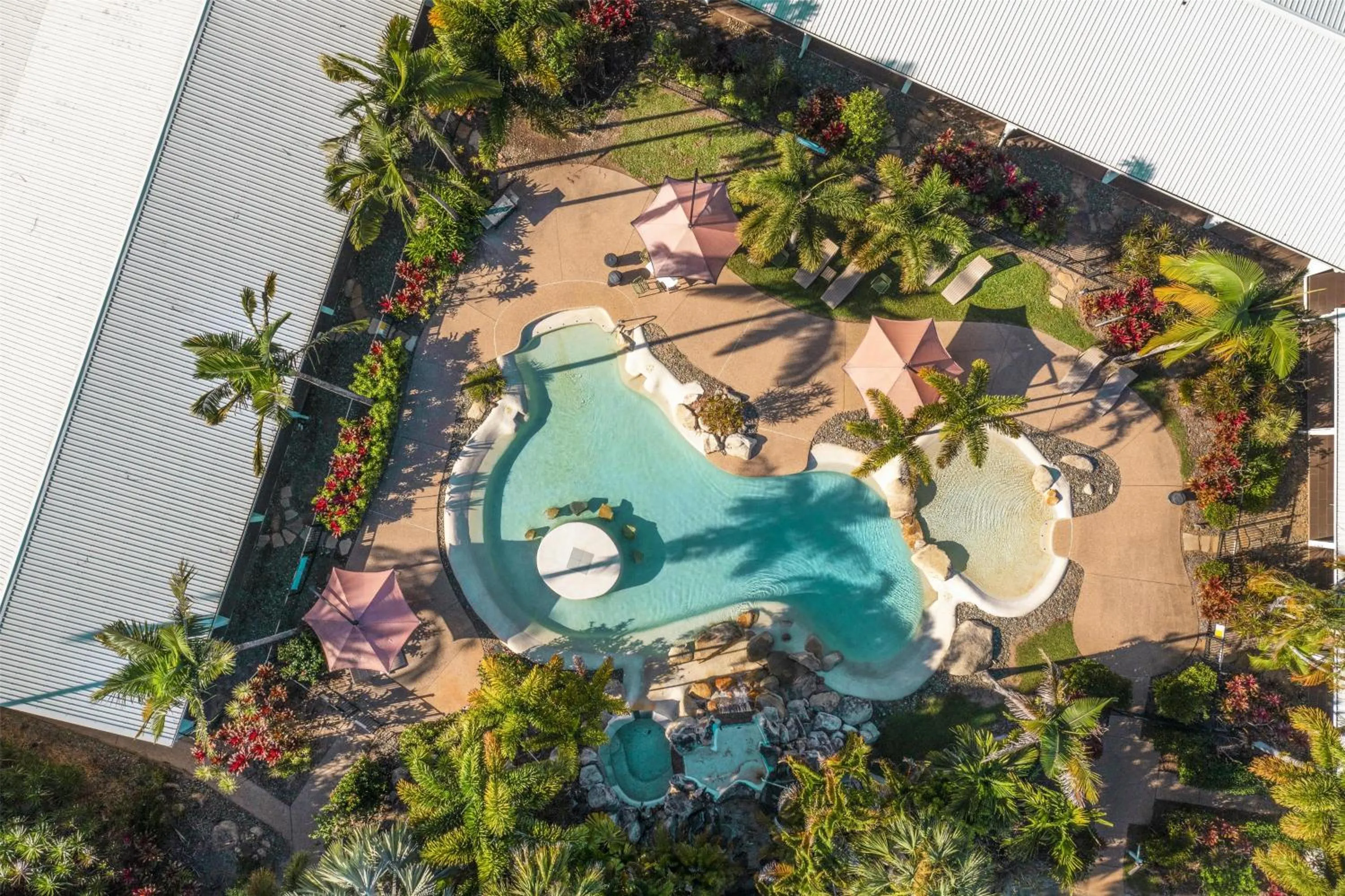 Beach in Nightelier Mission Beach