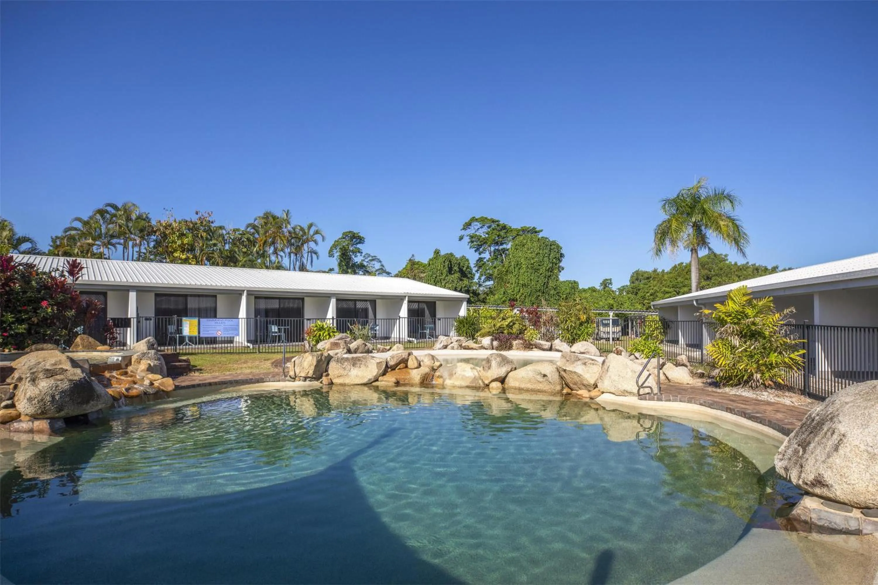 Pool view in Nightelier Mission Beach