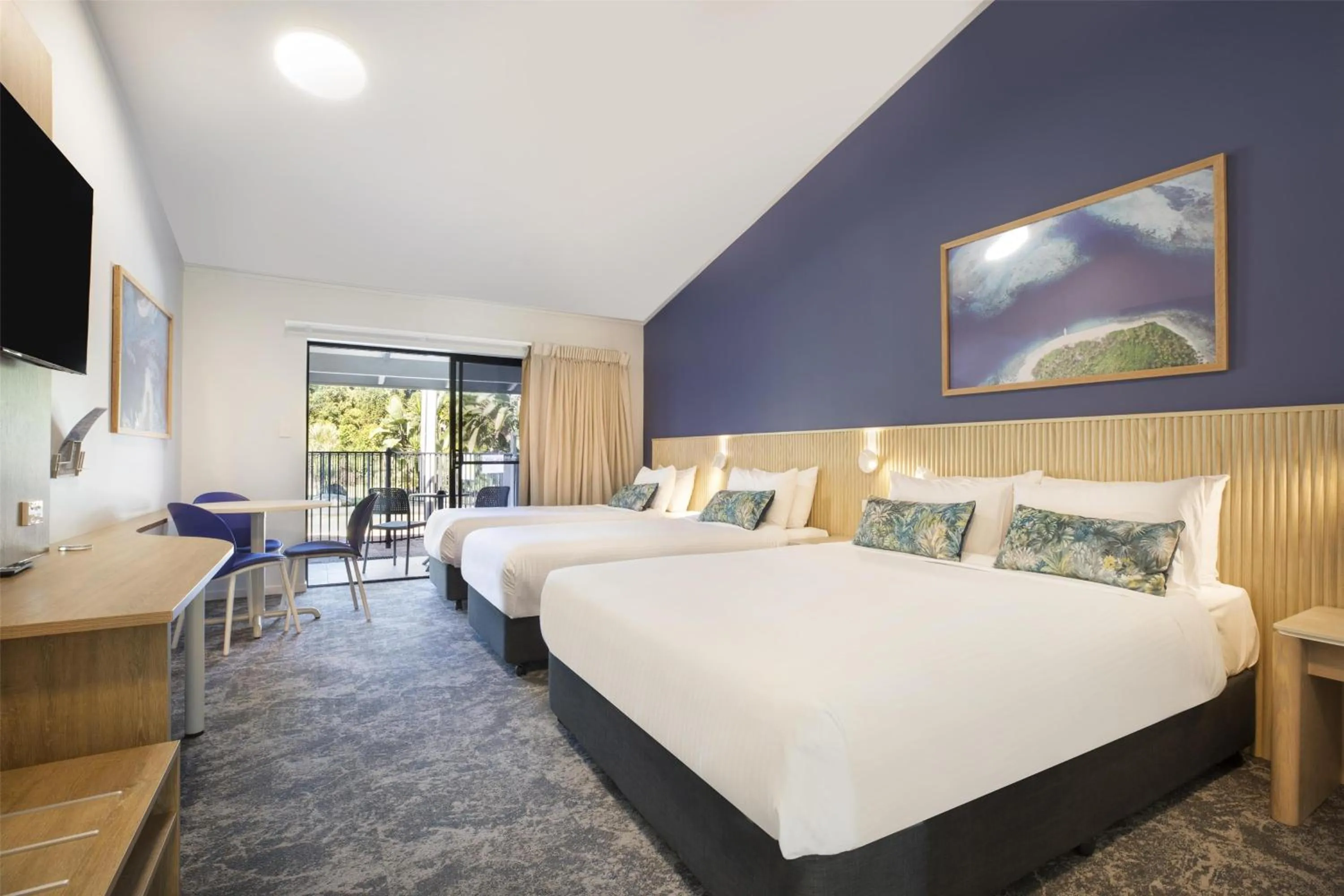 Bedroom, Bed in Nightelier Mission Beach