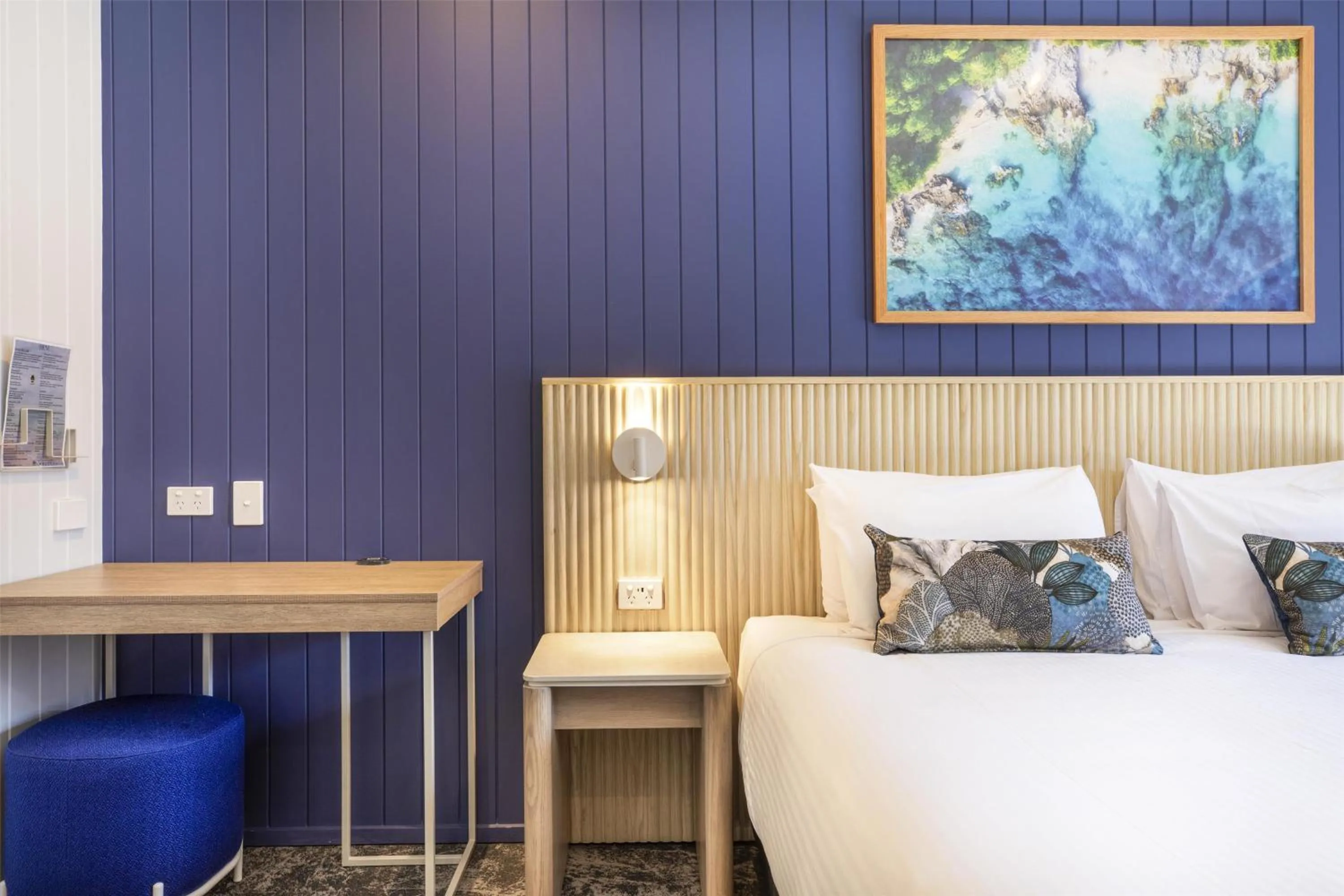 Beach, Bed in Nightelier Mission Beach