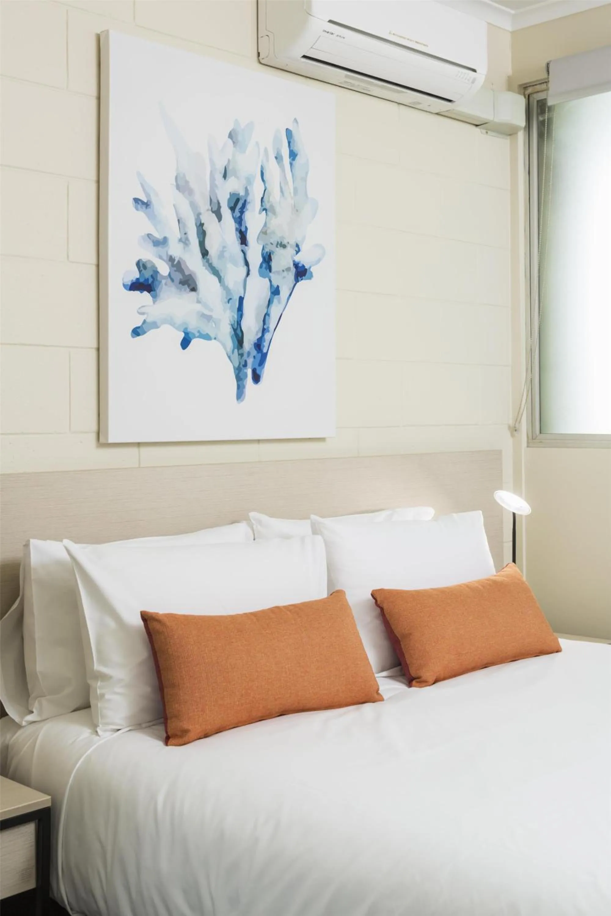 Bedroom, Bed in Nightcap at Edge Hill Tavern