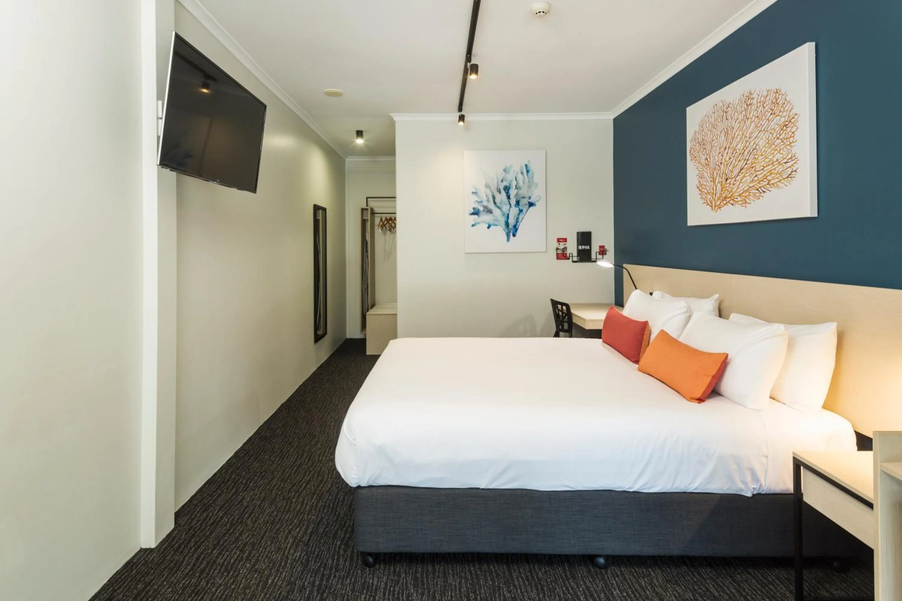 Bedroom, Bed in Nightcap at Edge Hill Tavern