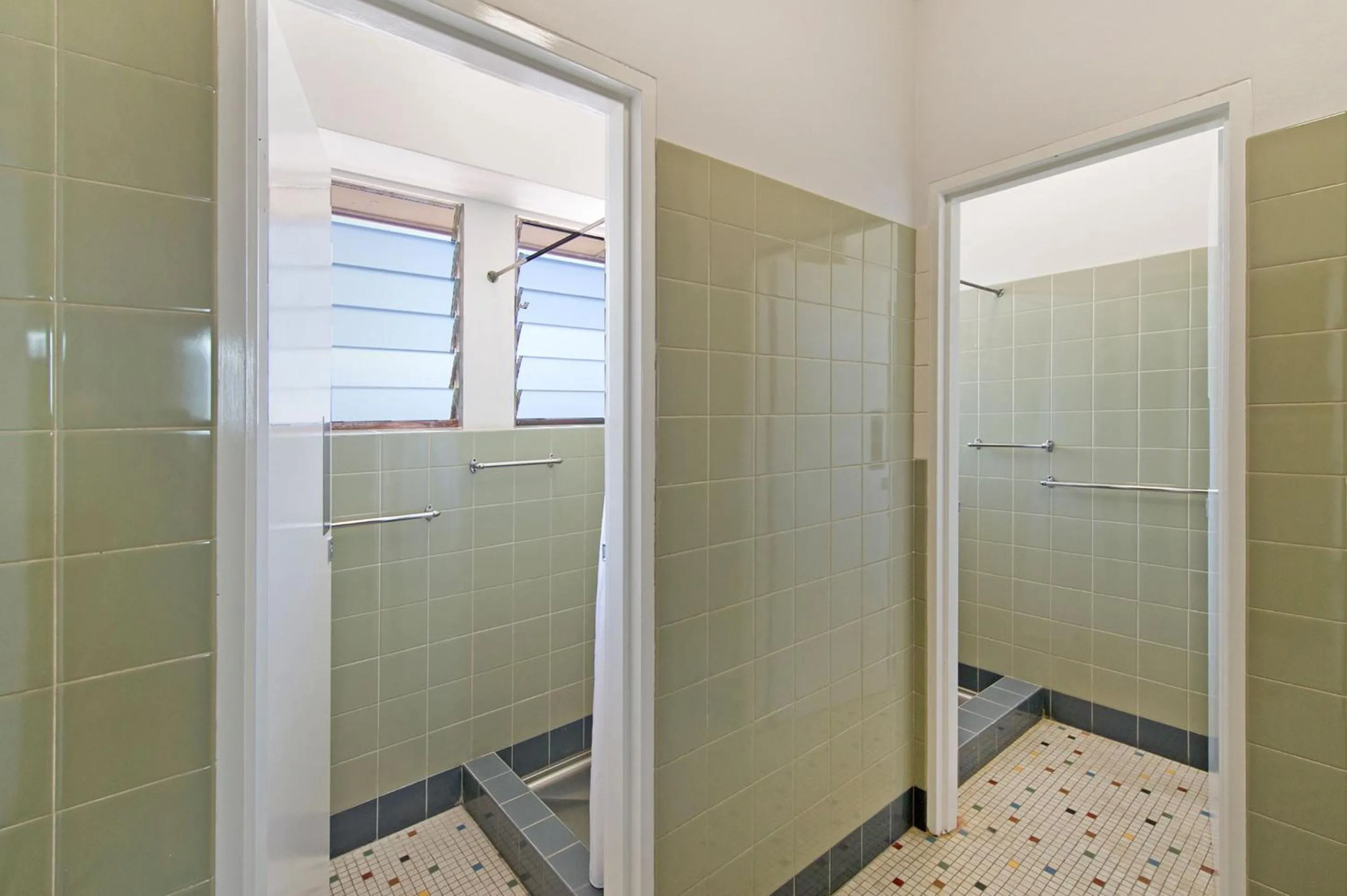 Bathroom in Upper Ross Hotel