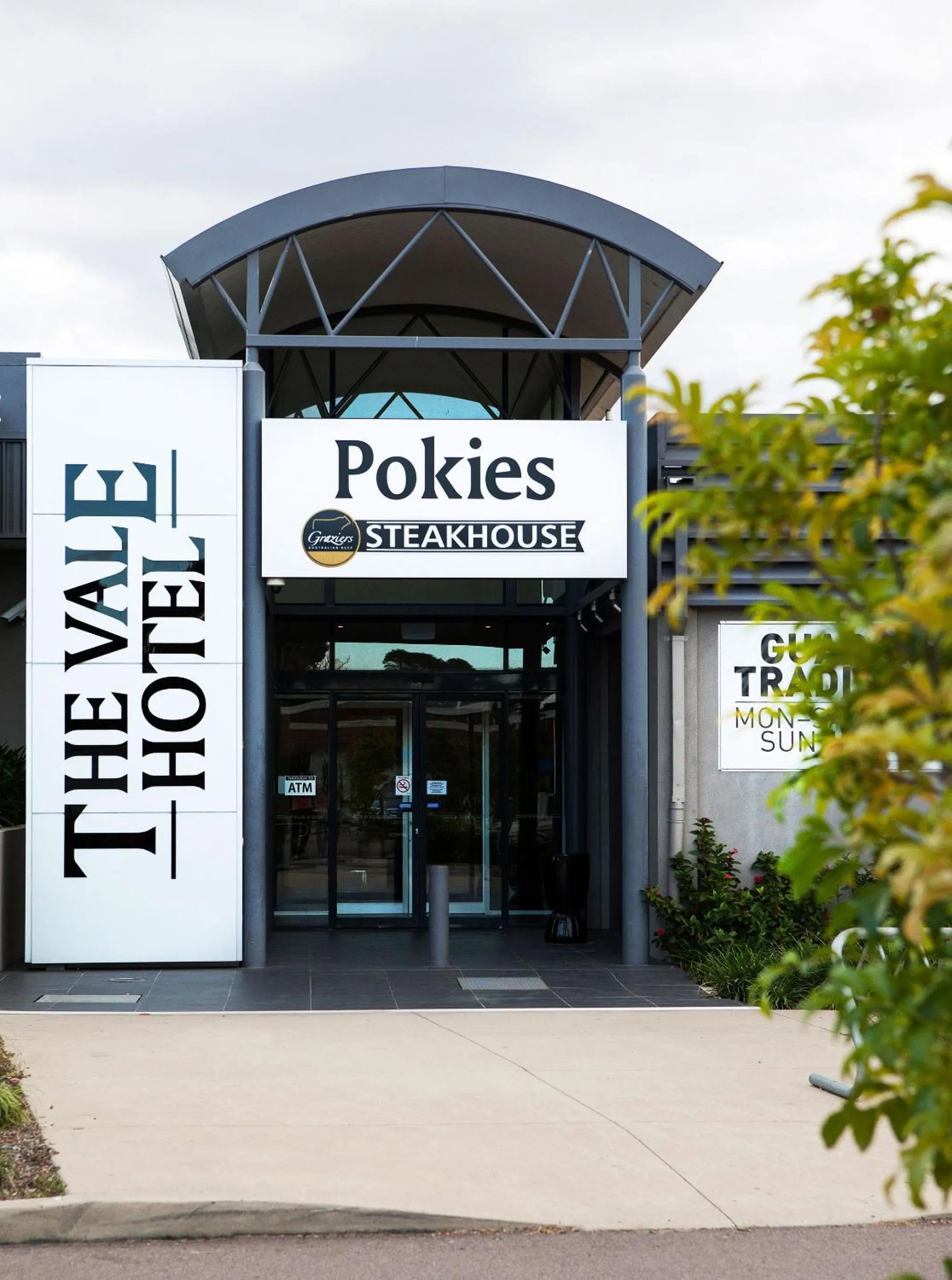 Facade/entrance in Vale Hotel