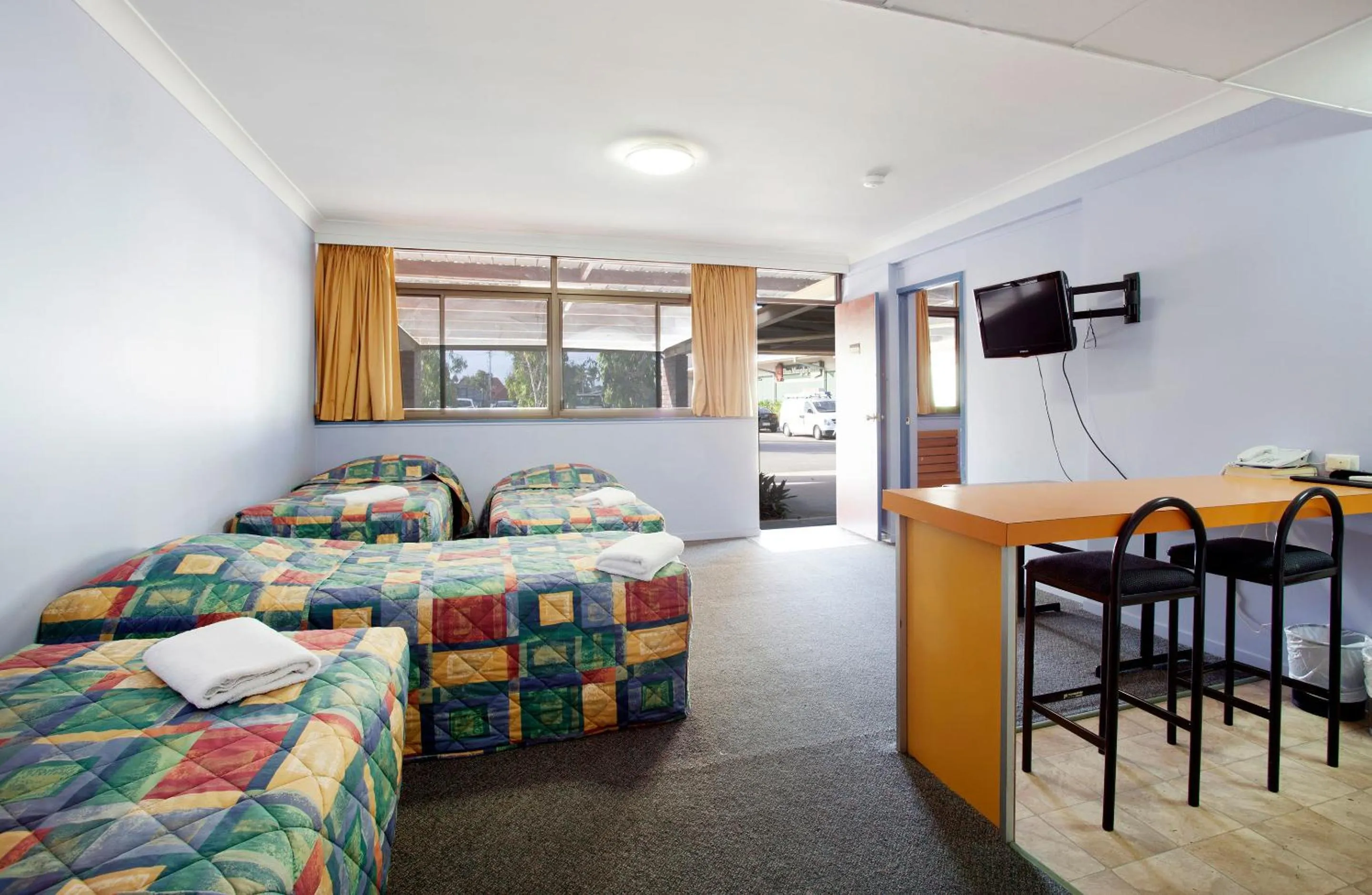 Photo of the whole room, Bed in Vale Hotel