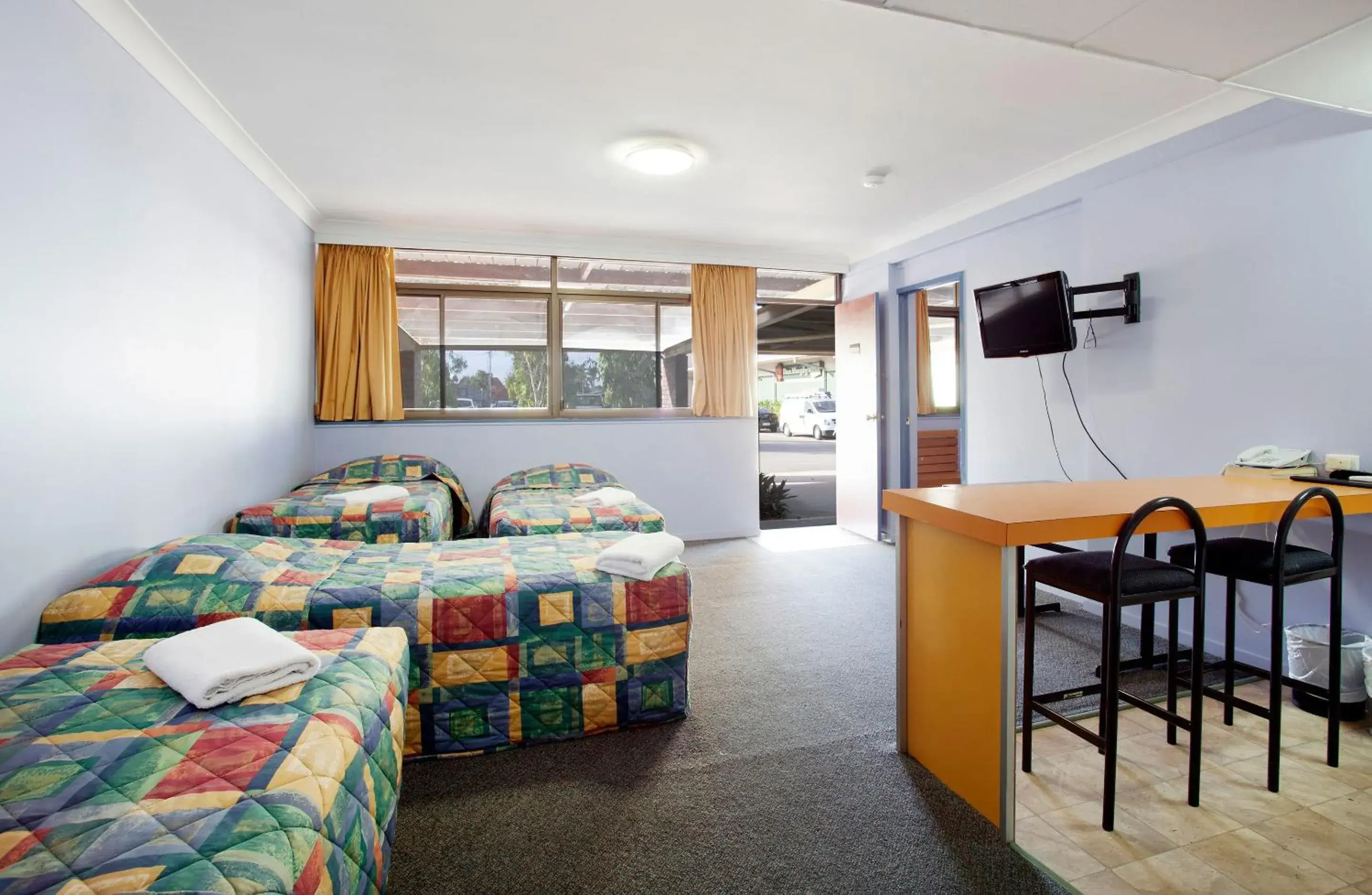 Photo of the whole room, Bed in Vale Hotel Photo of the whole room, Bed in Vale Hotel