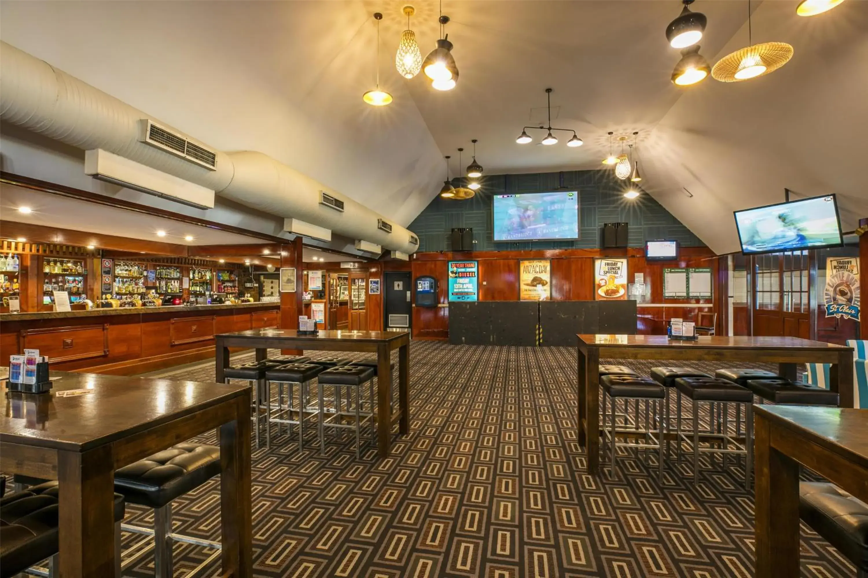 Lounge or bar in Nightcap at Blue Cattle Dog Hotel Lounge or bar in Nightcap at Blue Cattle Dog Hotel