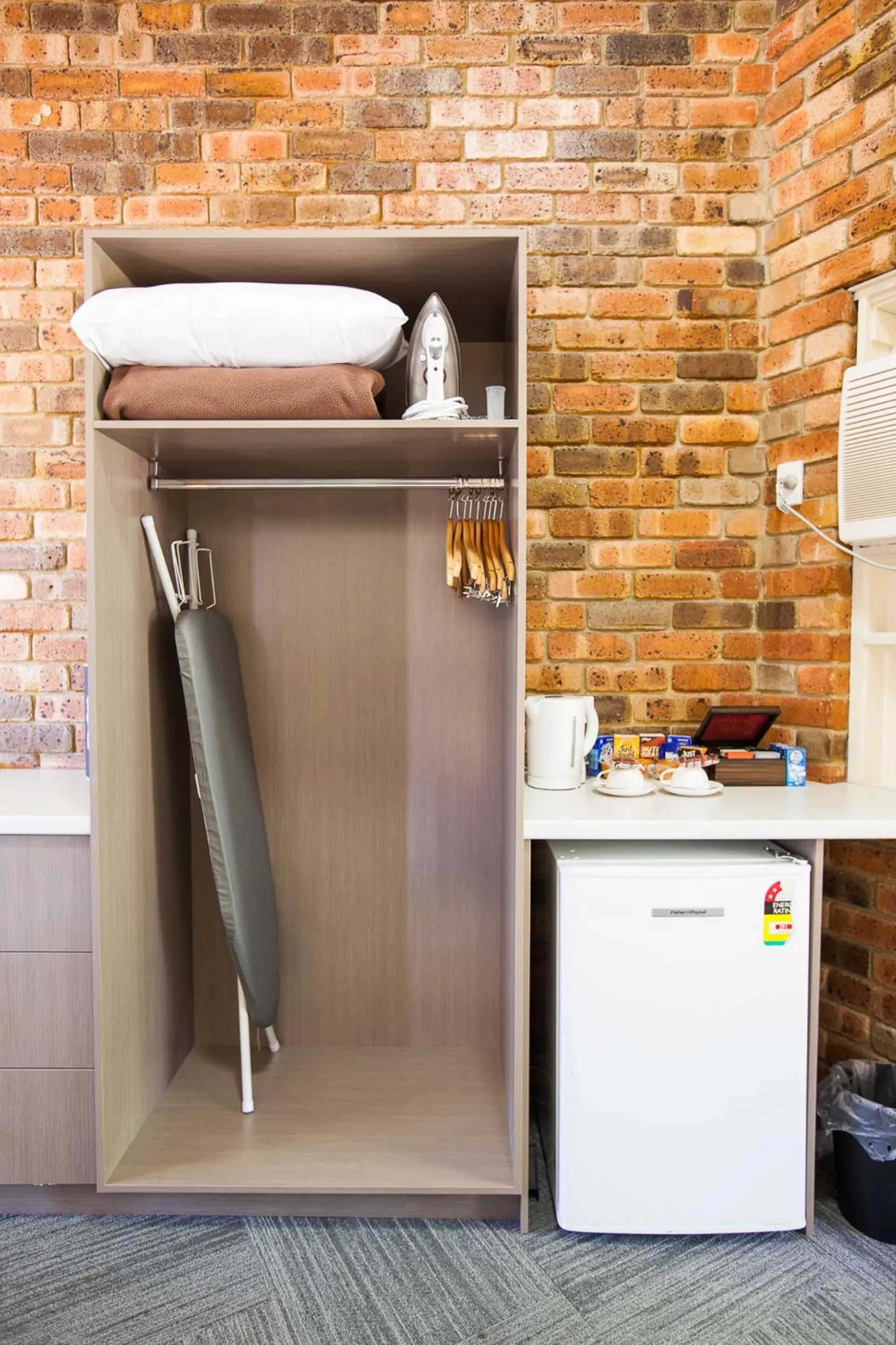 Coffee/tea facilities in Leisure Inn Hotel Rockingham