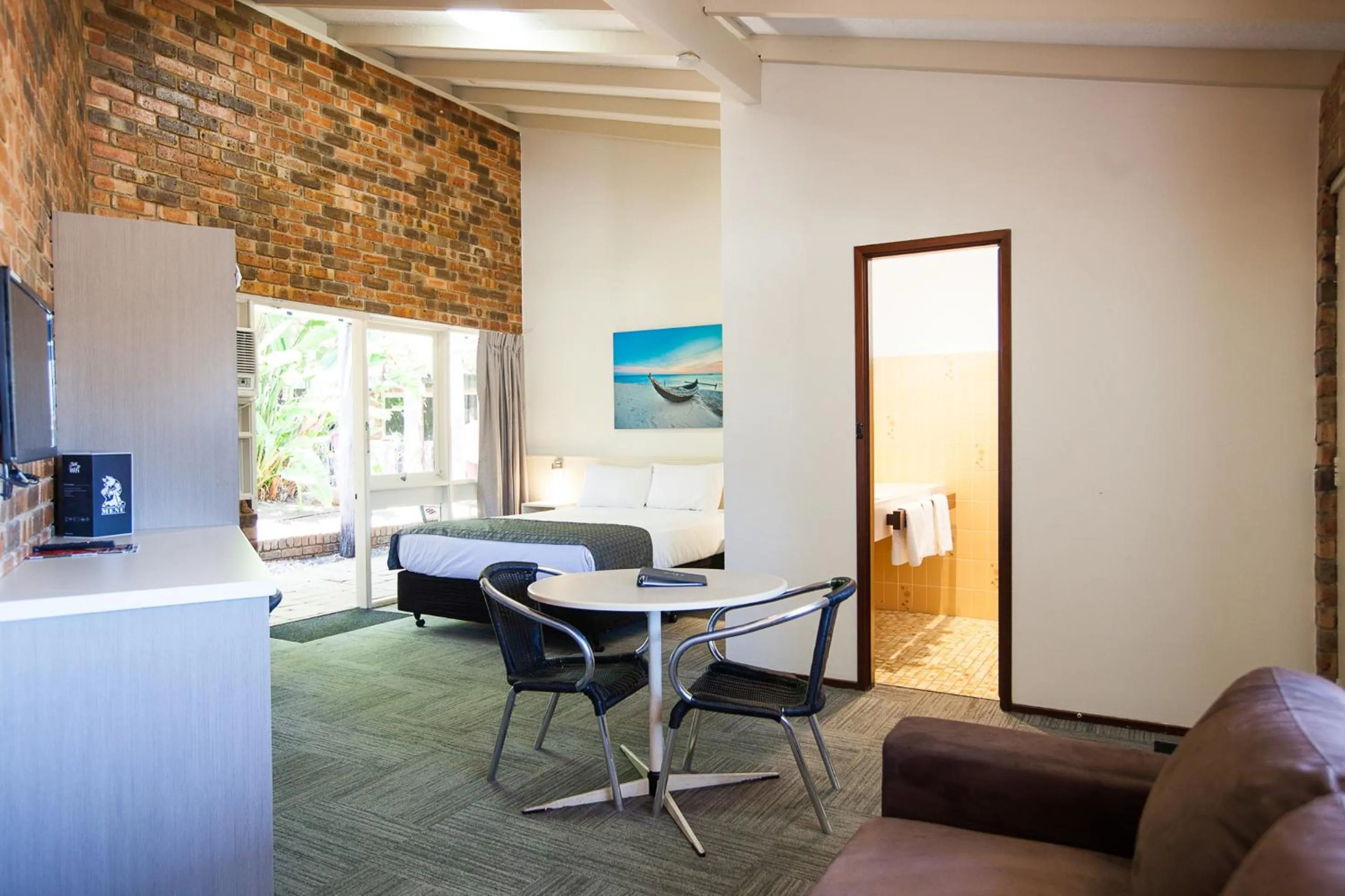 Photo of the whole room in Leisure Inn Hotel Rockingham