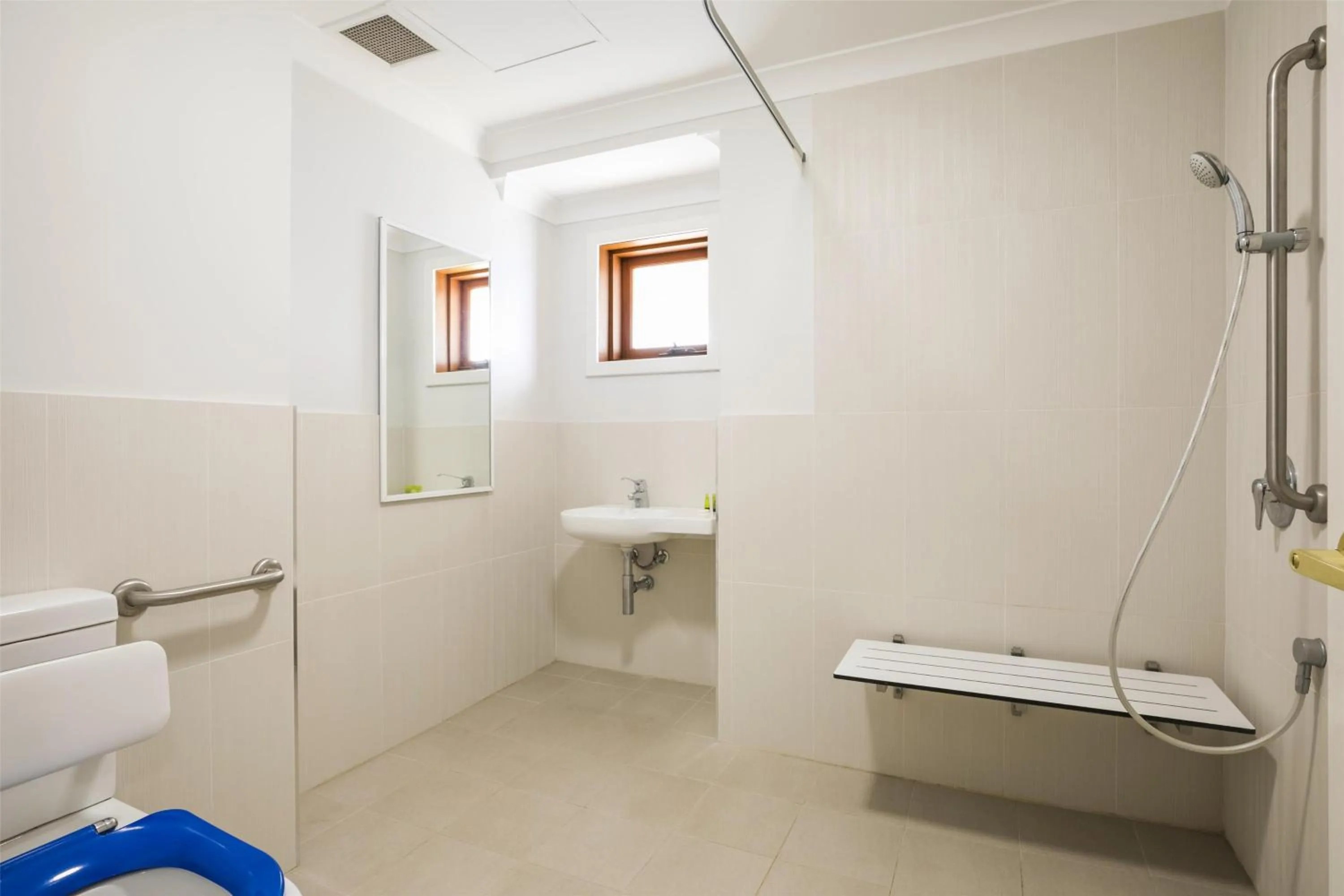 Bathroom in Nightcap at the Ship Inn