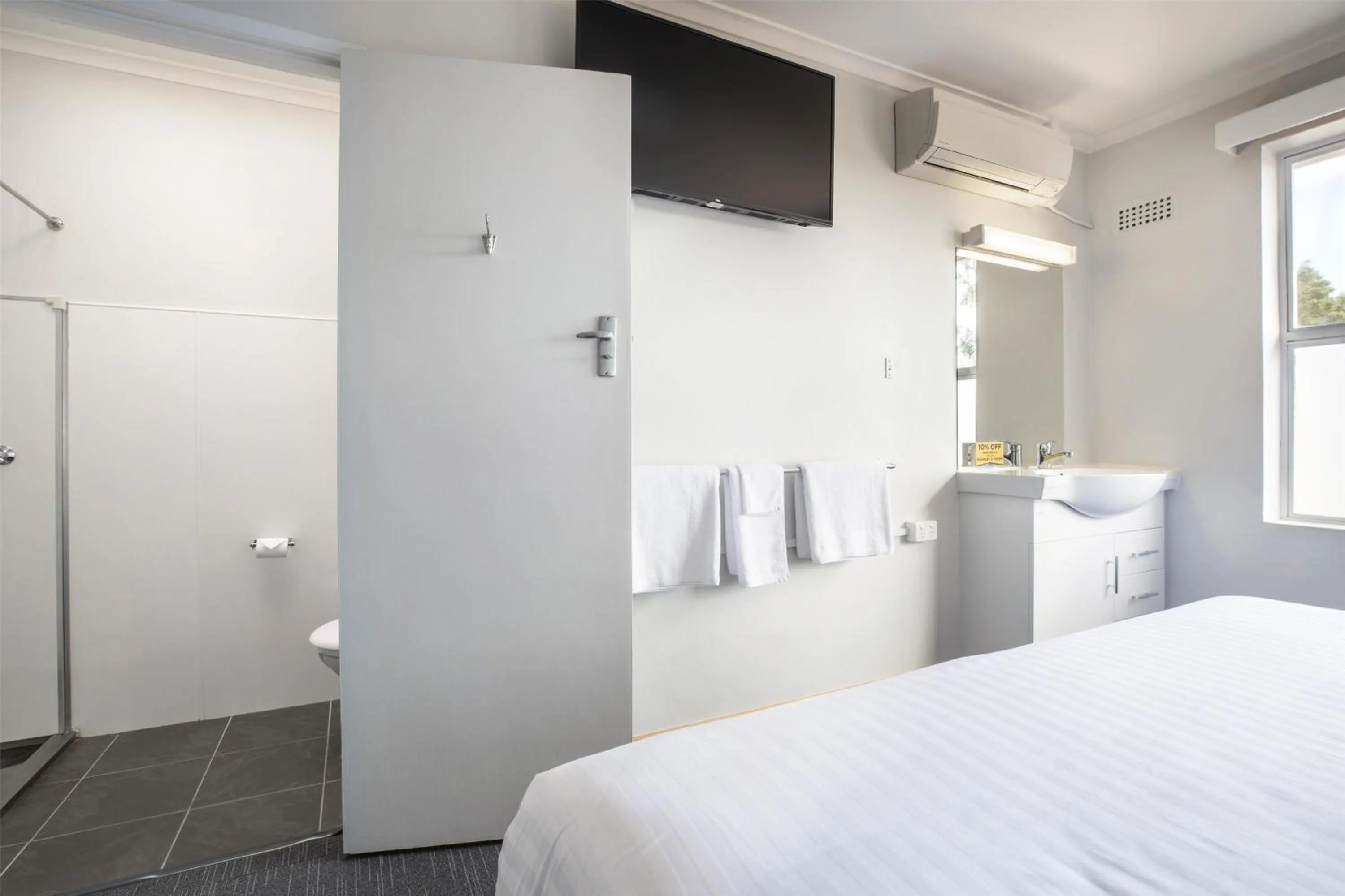 Bedroom, Bed in Nightcap at Carlyle Hotel