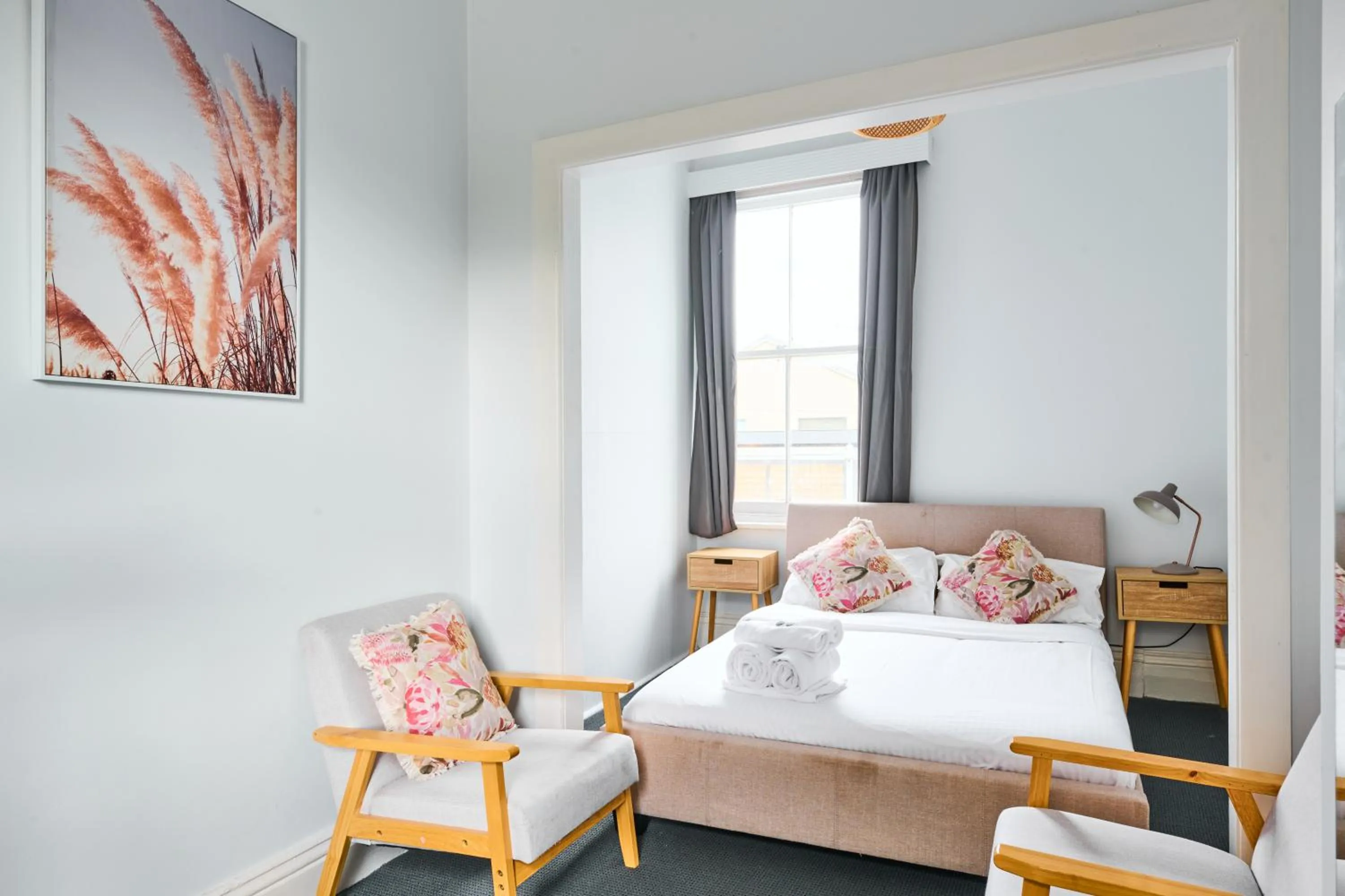 Bed in College Lawn Hotel