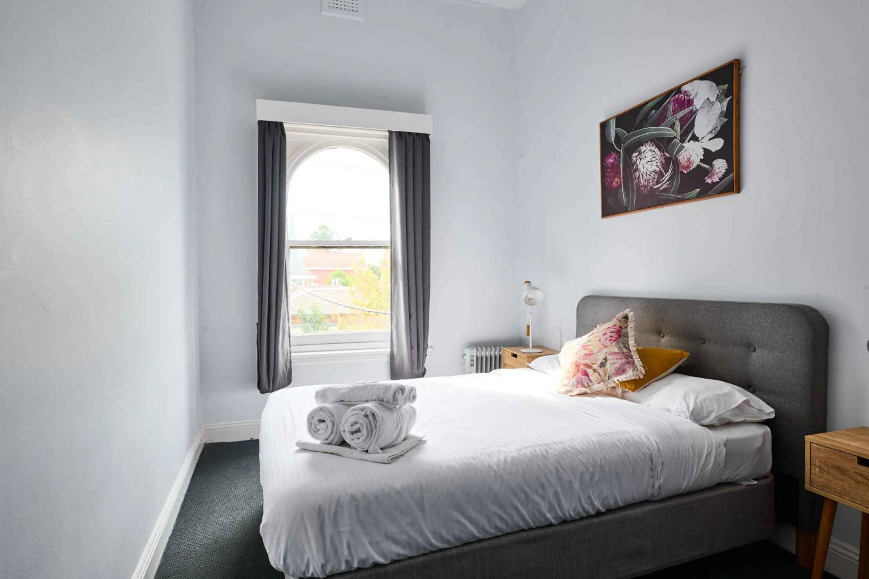 Bed in College Lawn Hotel