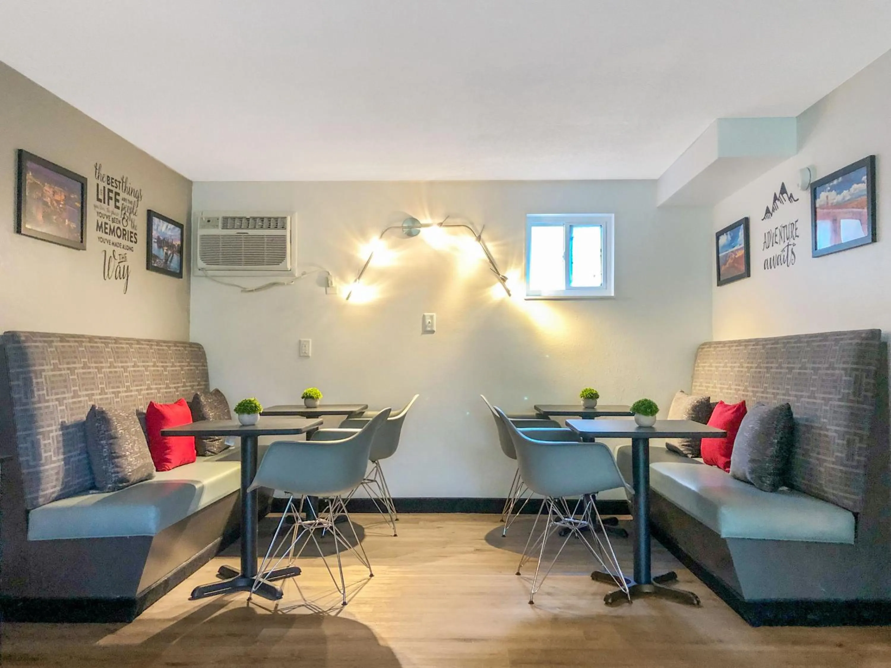 Communal lounge/ TV room in Gatlinburg View Lodge