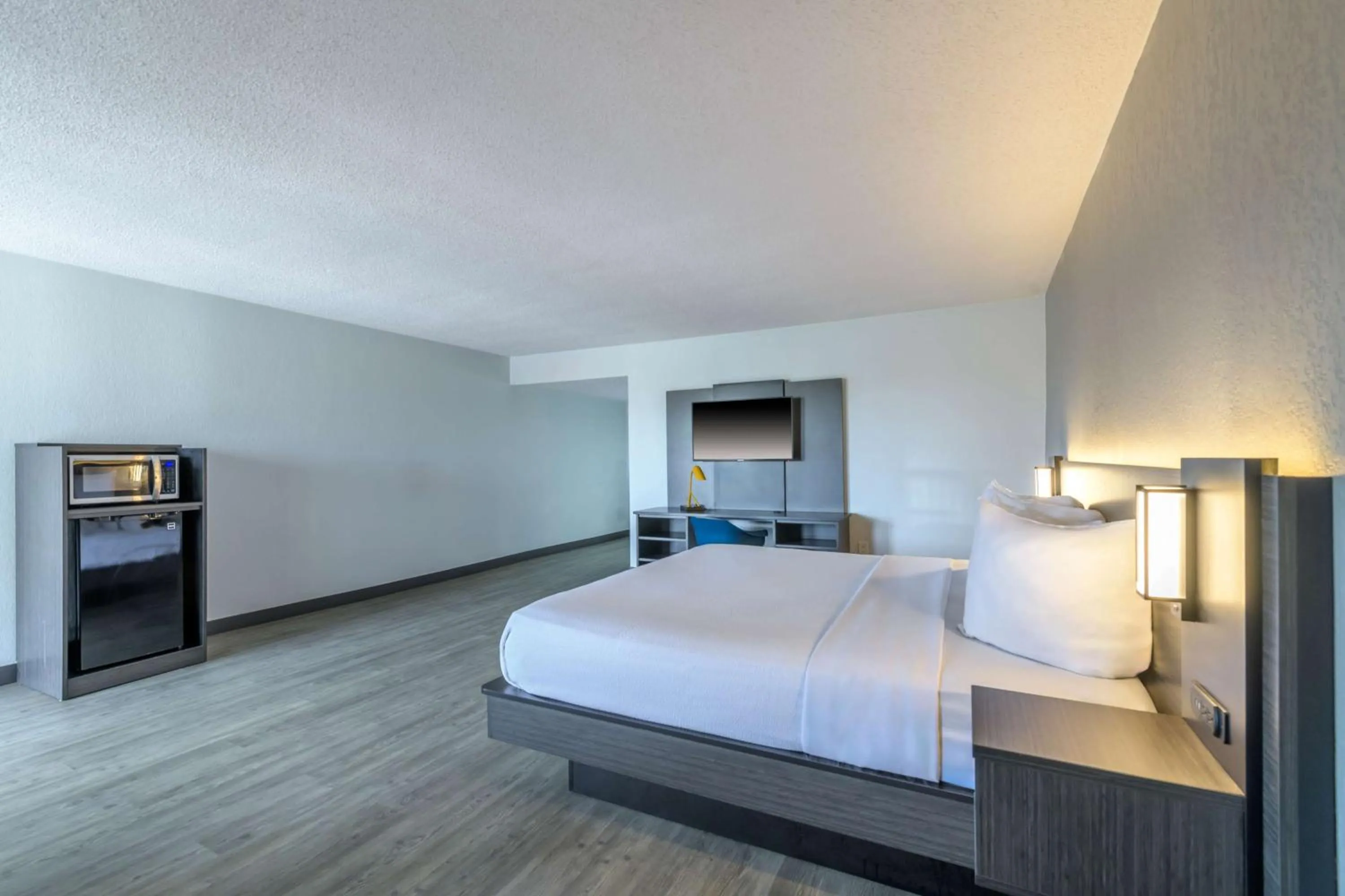 Photo of the whole room, Bed in Motel 6-Ocala, FL - Conference Center