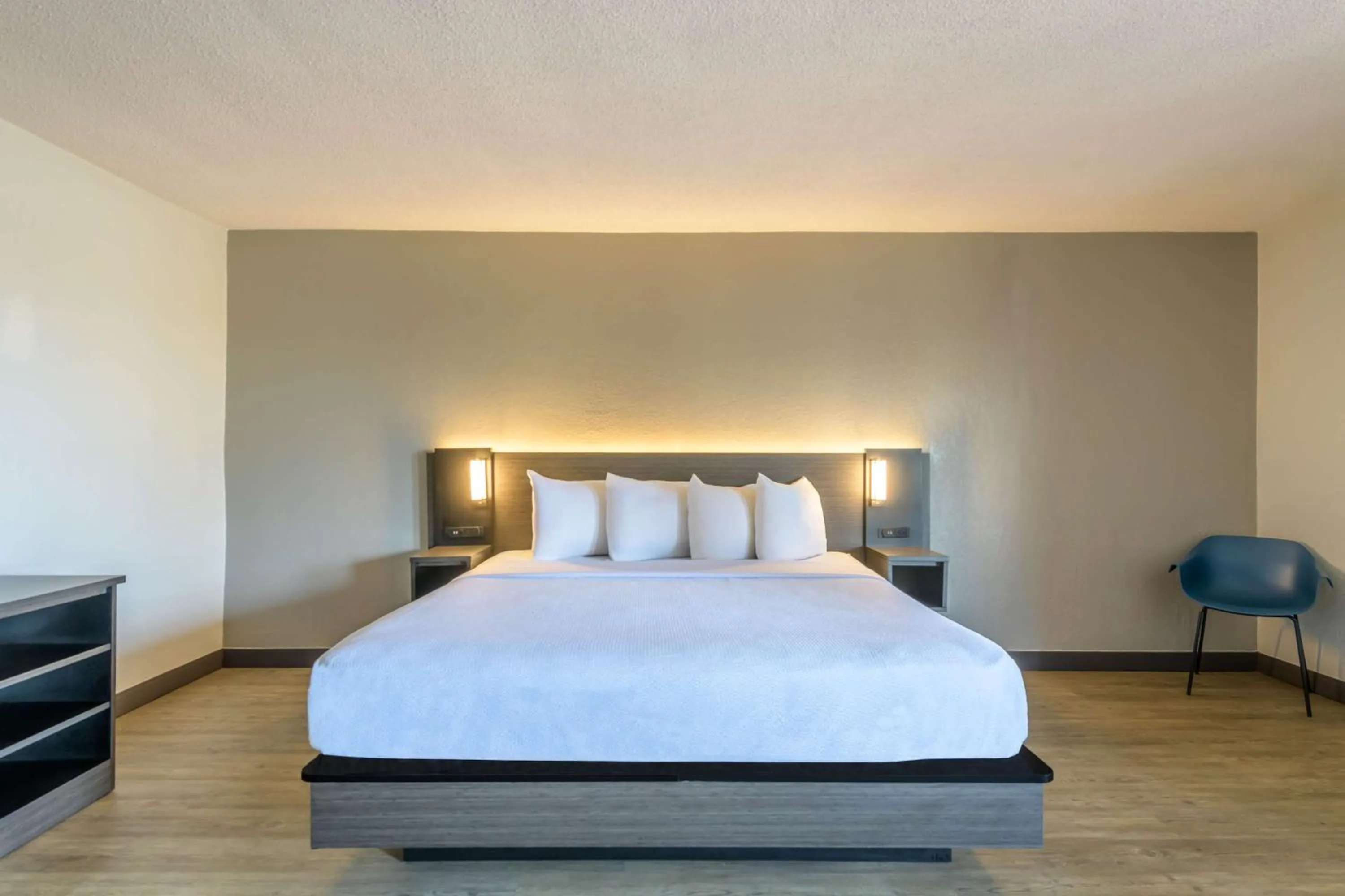 Photo of the whole room, Bed in Motel 6-Ocala, FL - Conference Center