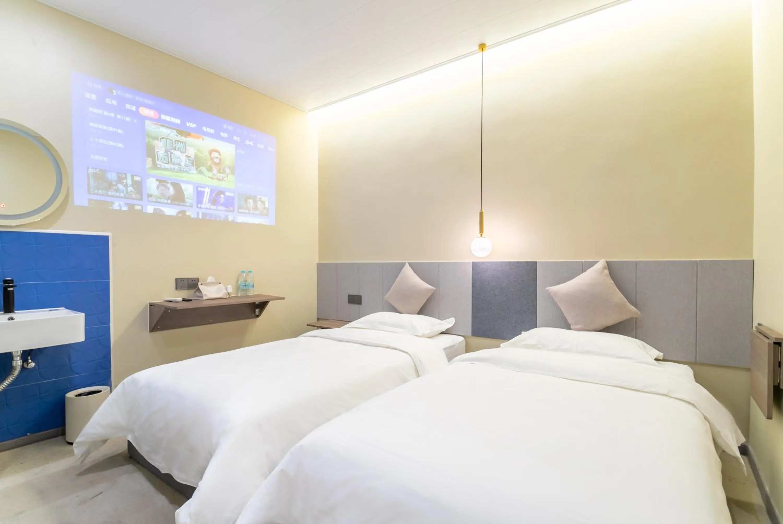 Puzzle Hotel Guangzhou Fenghuang New Village Subway Station