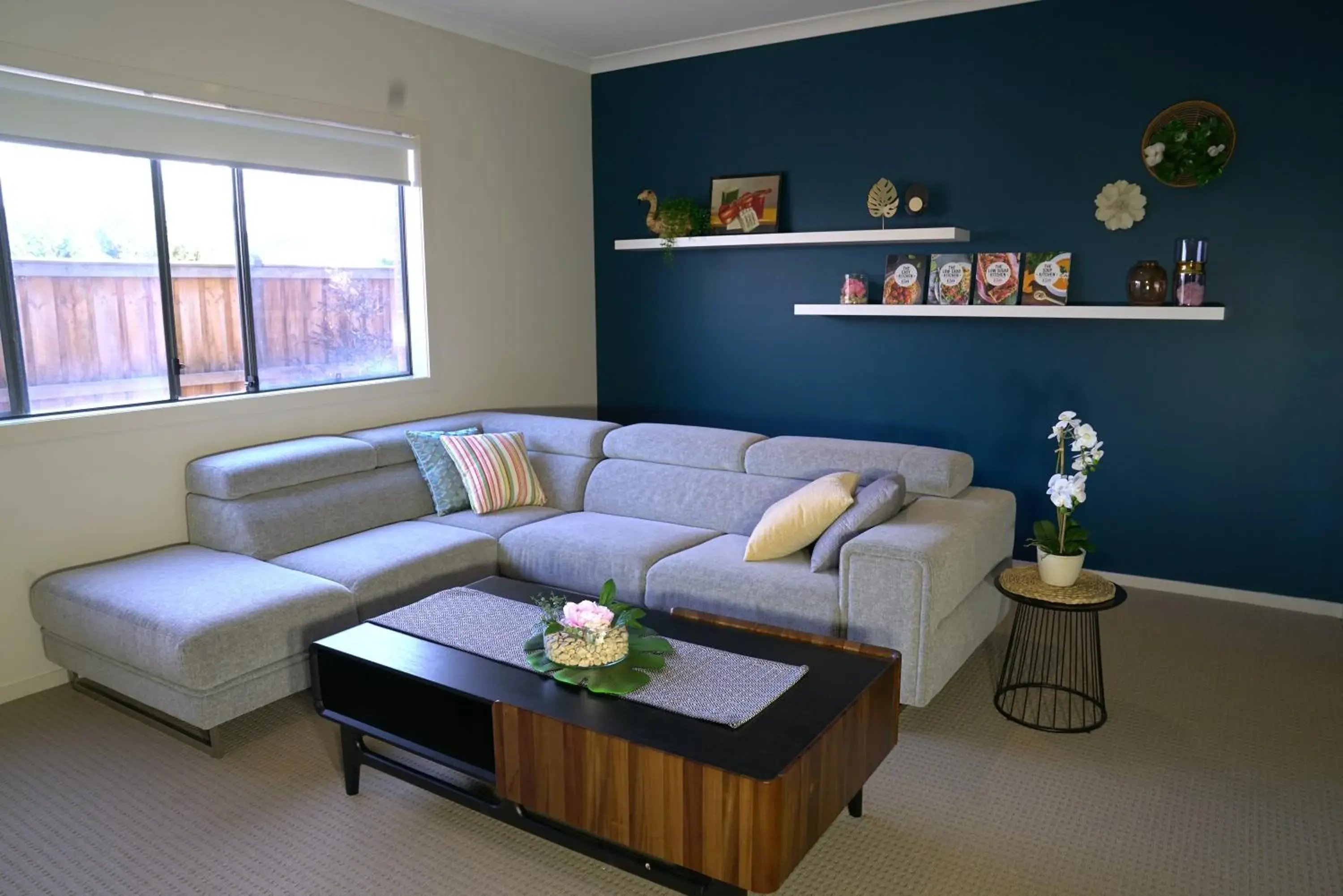 6 Bedrooms Contemporary Big House at Pakenhem 6 Bedrooms Contemporary Big House at Pakenhem