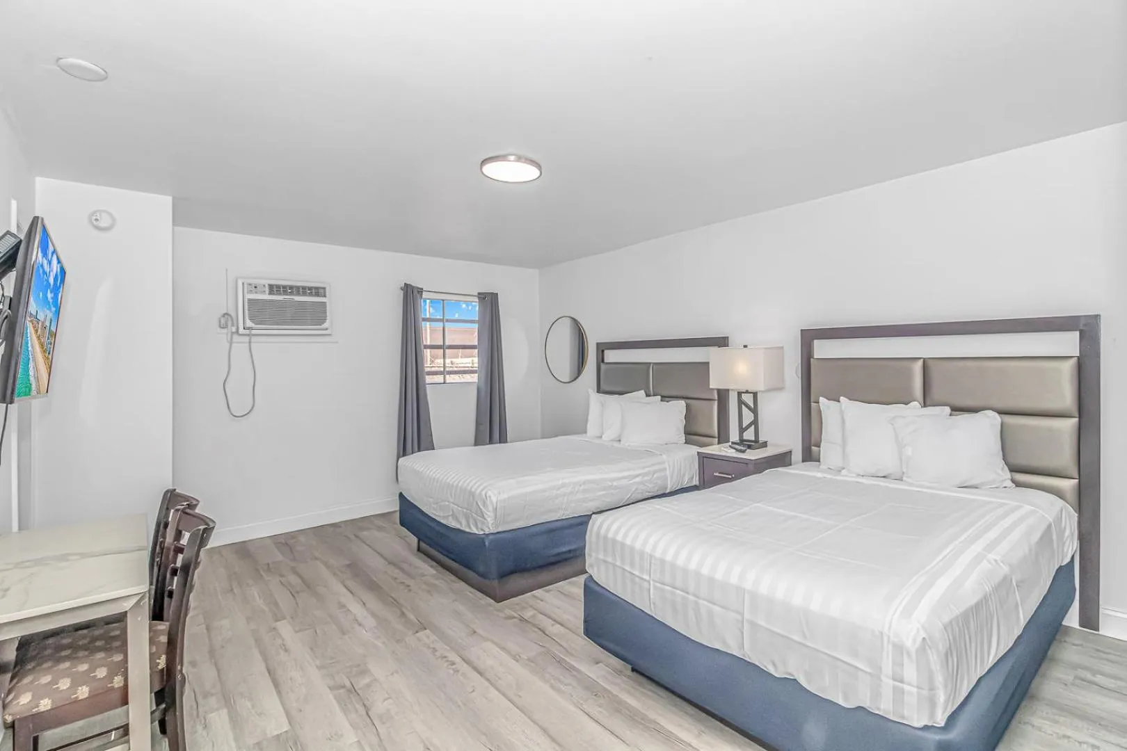 Bedroom, Bed in Sun Fun